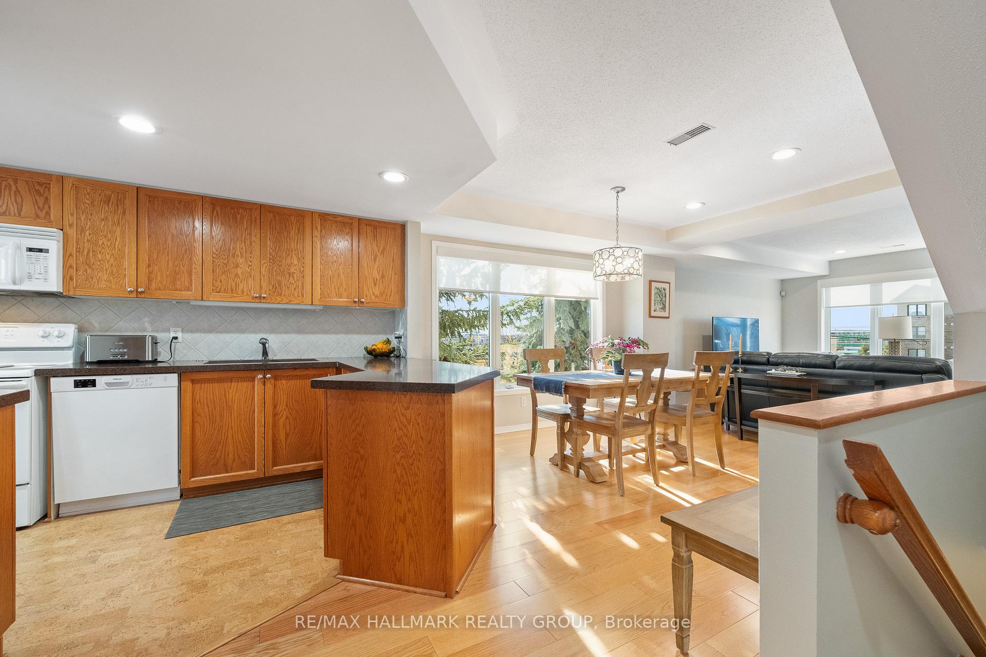 Photo 7 of 98 Bonfield Point, Ottawa, Avalon East — HOMEH