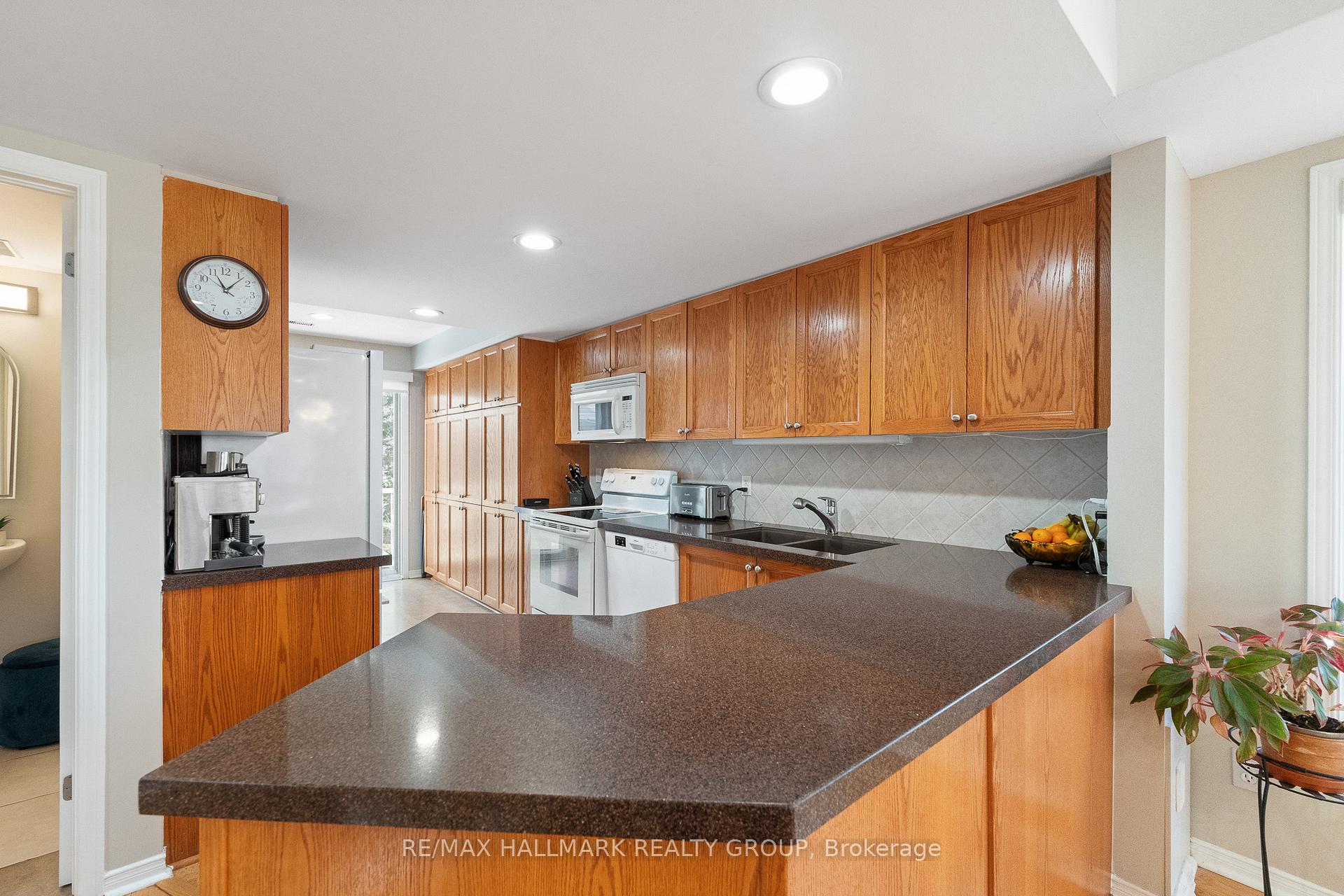 Photo 8 of 98 Bonfield Point, Ottawa, Avalon East — HOMEH