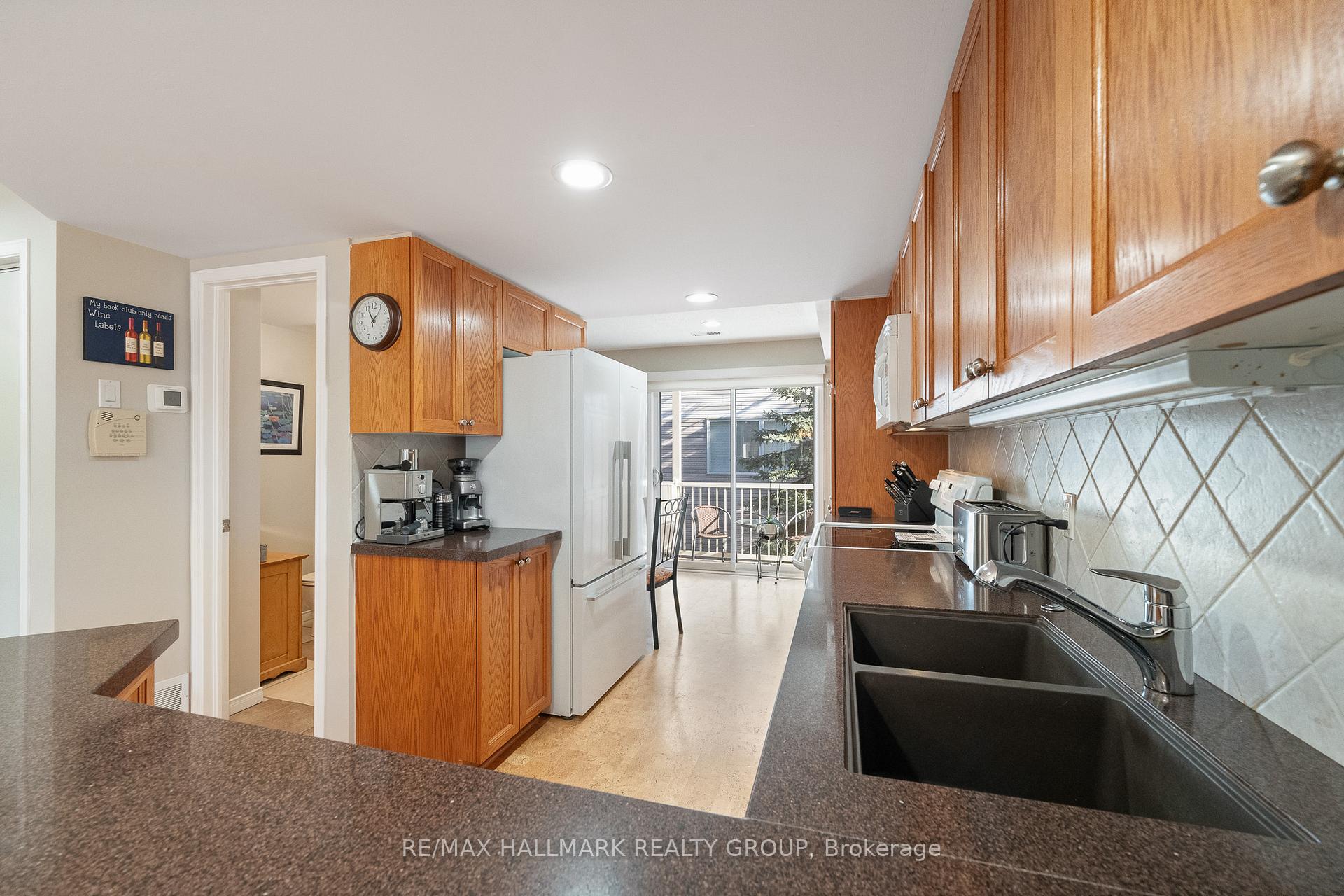 Photo 9 of 98 Bonfield Point, Ottawa, Avalon East — HOMEH