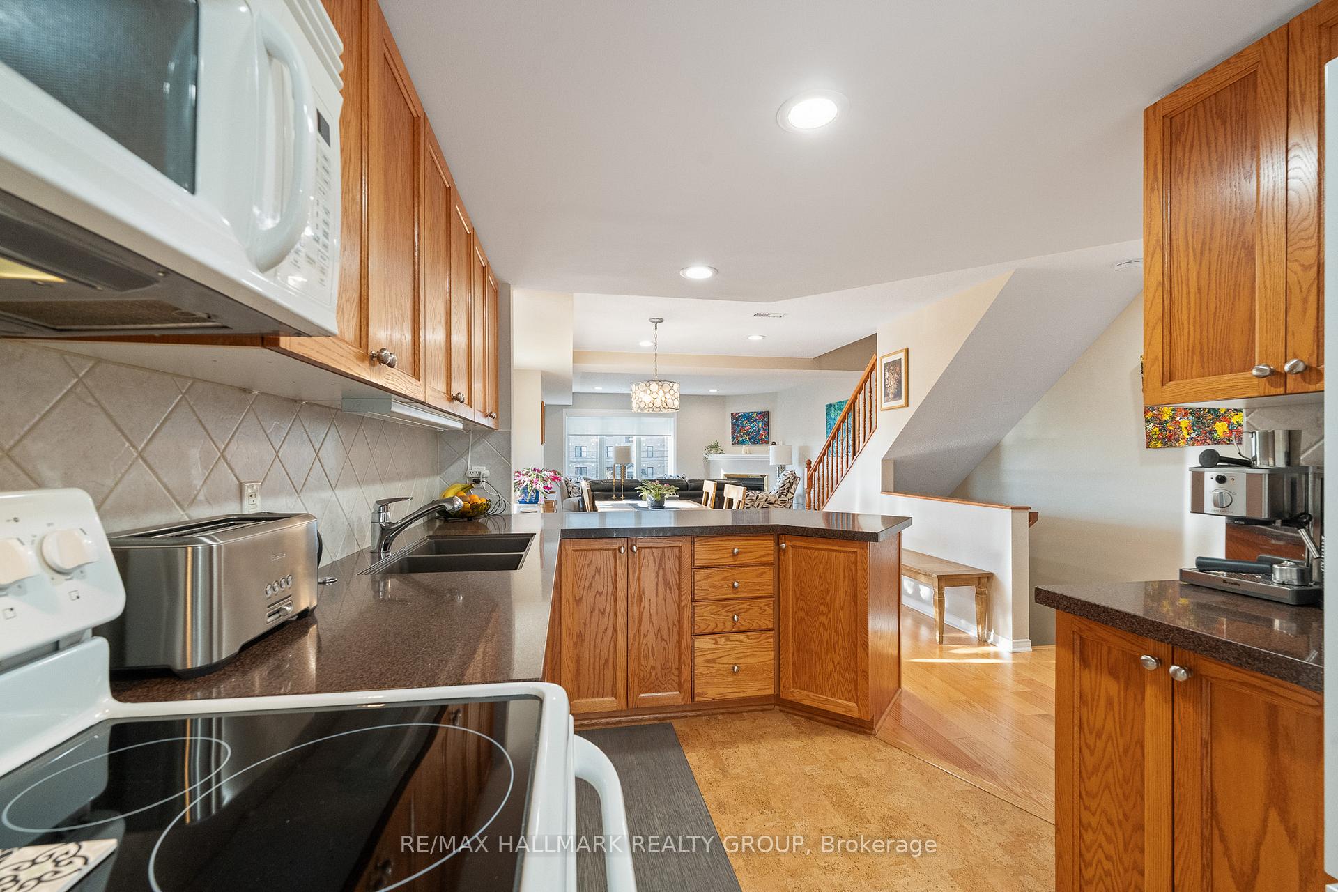 Photo 11 of 98 Bonfield Point, Ottawa, Avalon East — HOMEH