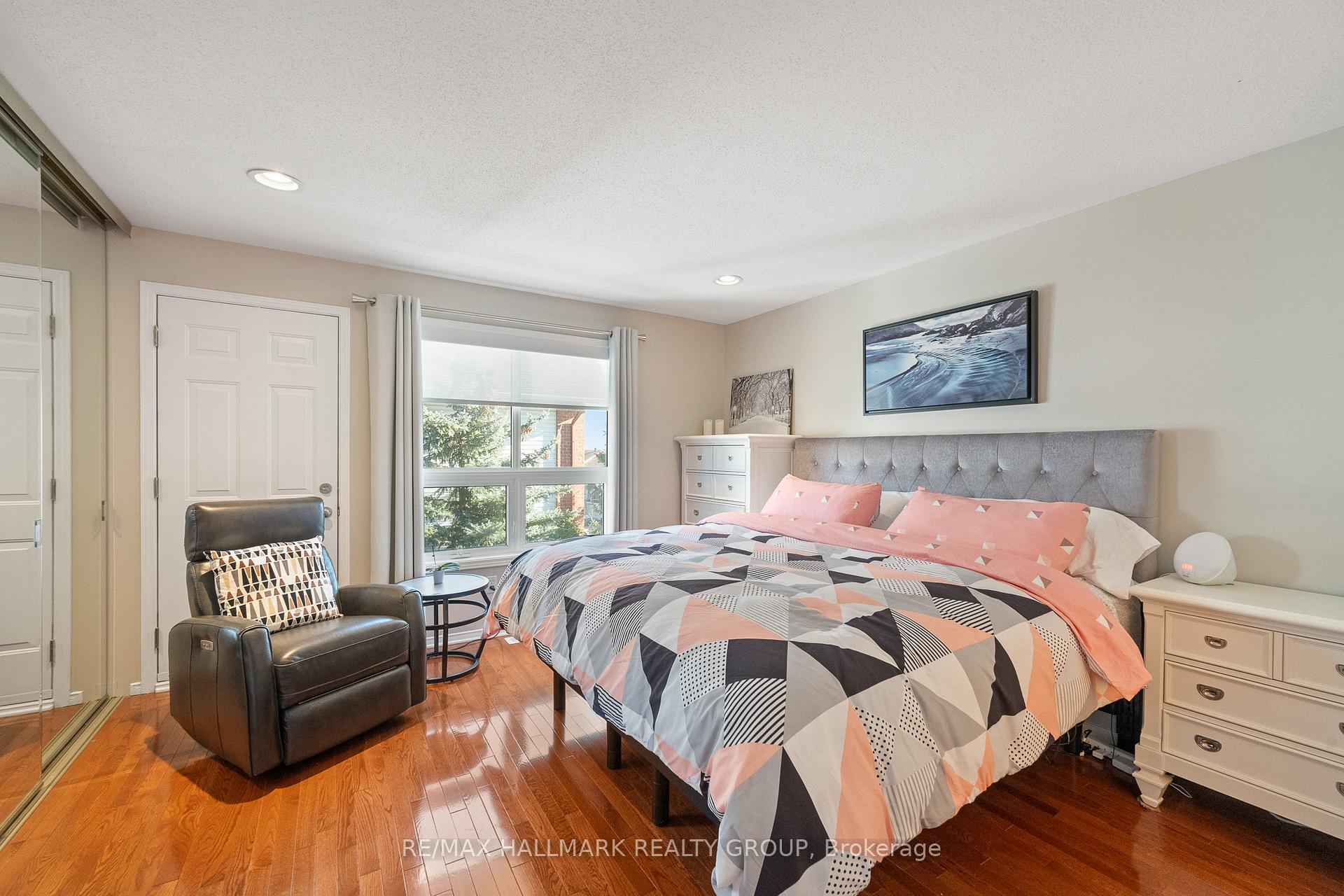 Photo 29 of 98 Bonfield Point, Ottawa, Avalon East — HOMEH