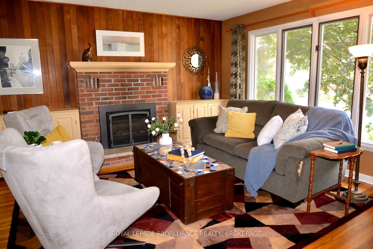 Photo 3 of 625 Hillside Drive, Gananoque — HOMEH
