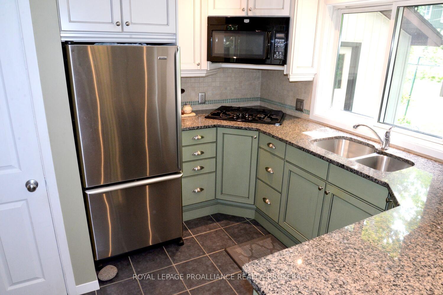Photo 11 of 625 Hillside Drive, Gananoque — HOMEH