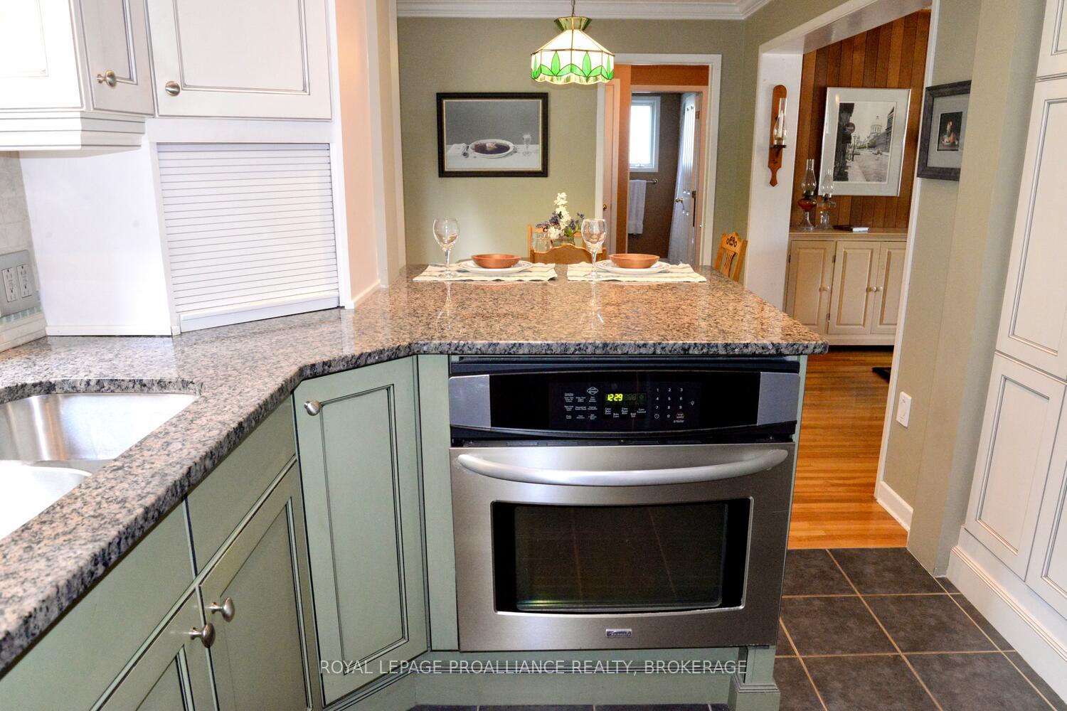Photo 12 of 625 Hillside Drive, Gananoque — HOMEH