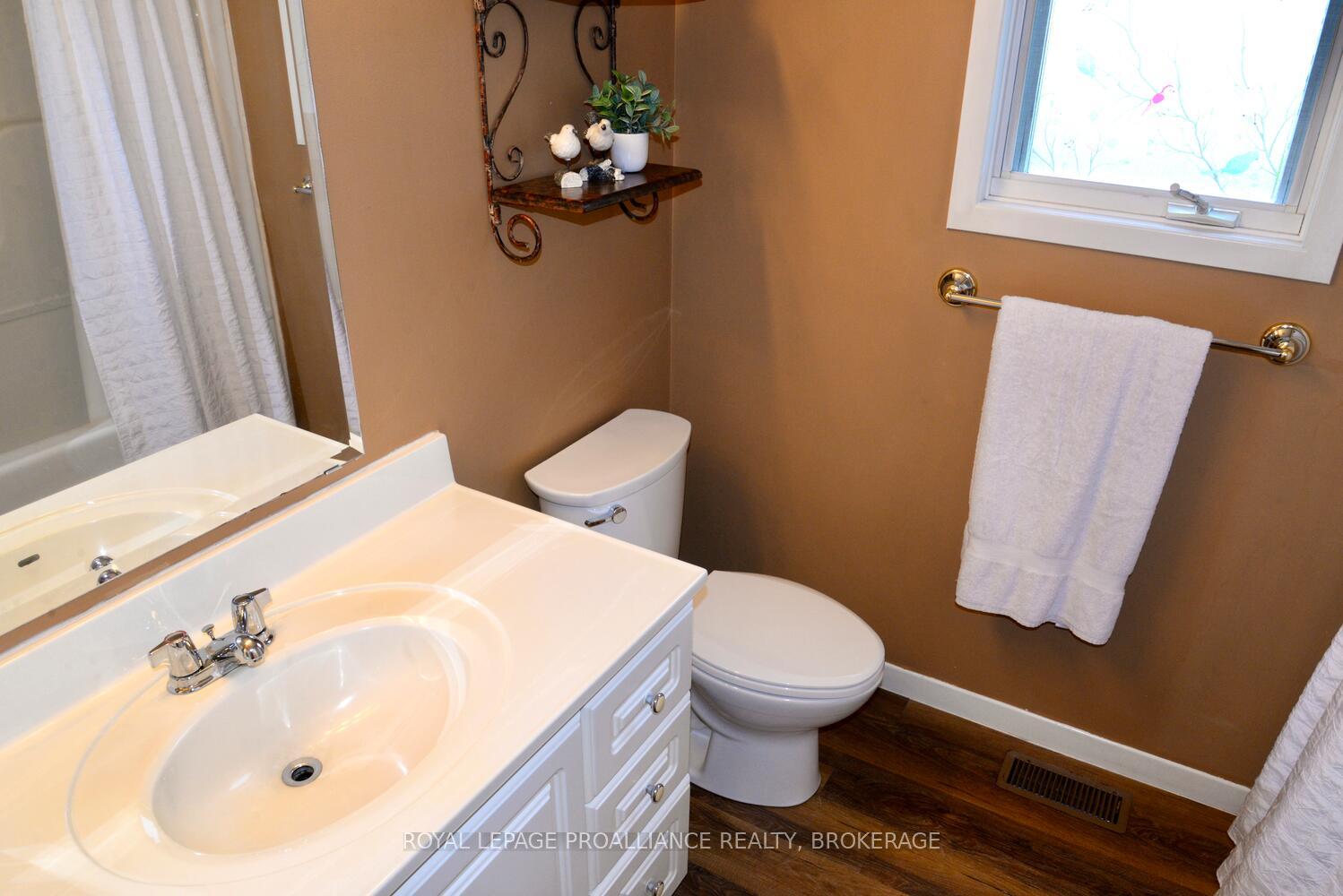 Photo 15 of 625 Hillside Drive, Gananoque — HOMEH