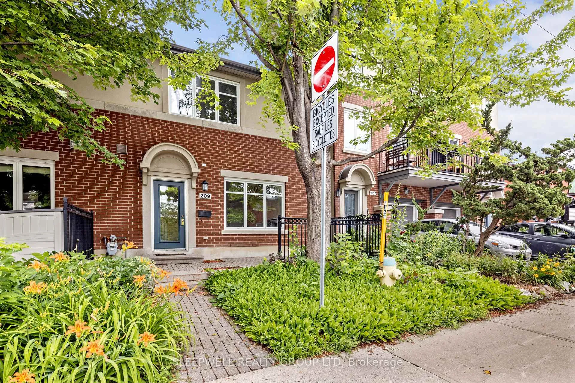 Photo 2 of 209 Hopewell Avenue, Ottawa, Old Ottawa South — HOMEH