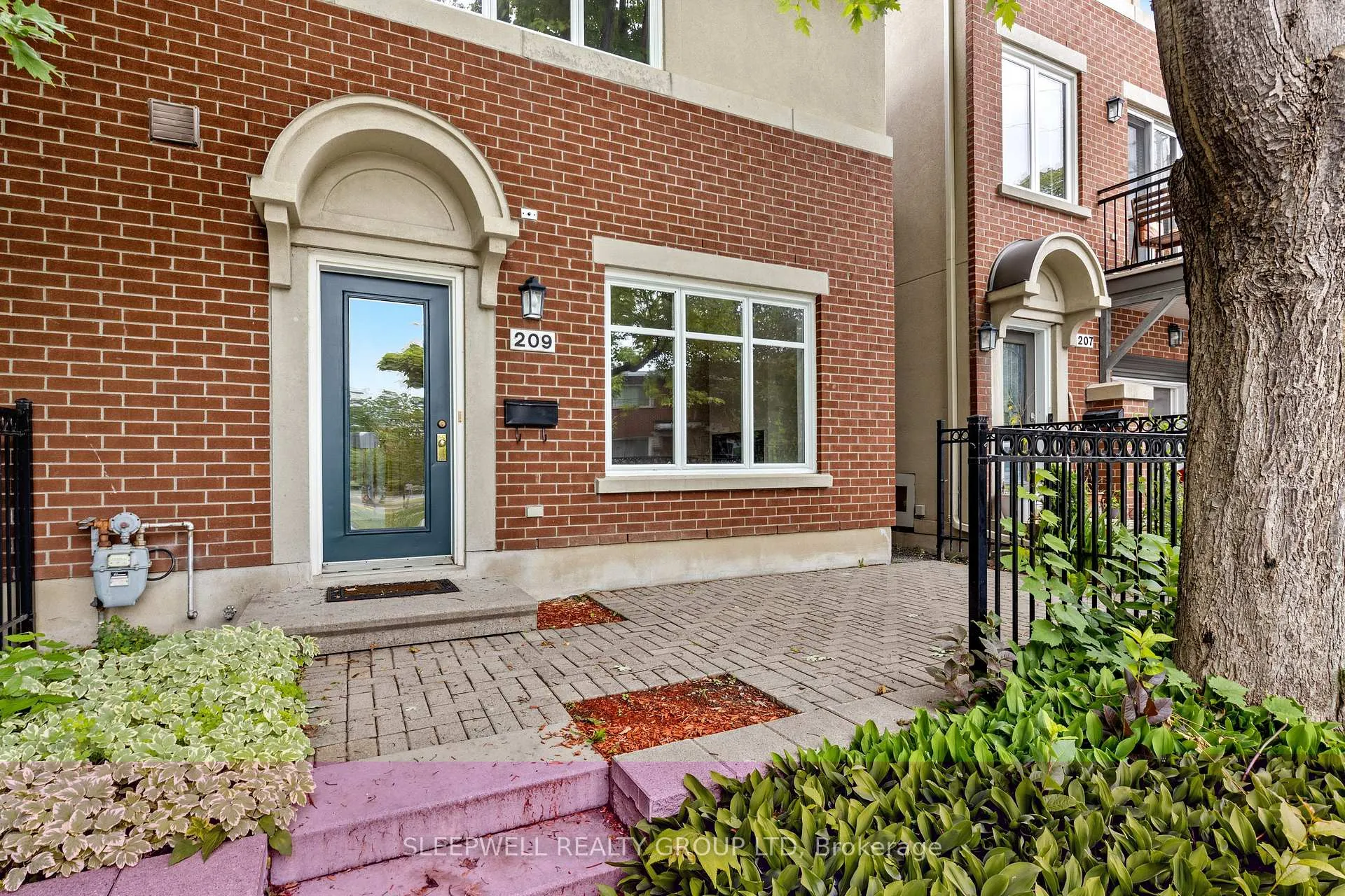Photo 3 of 209 Hopewell Avenue, Ottawa, Old Ottawa South — HOMEH