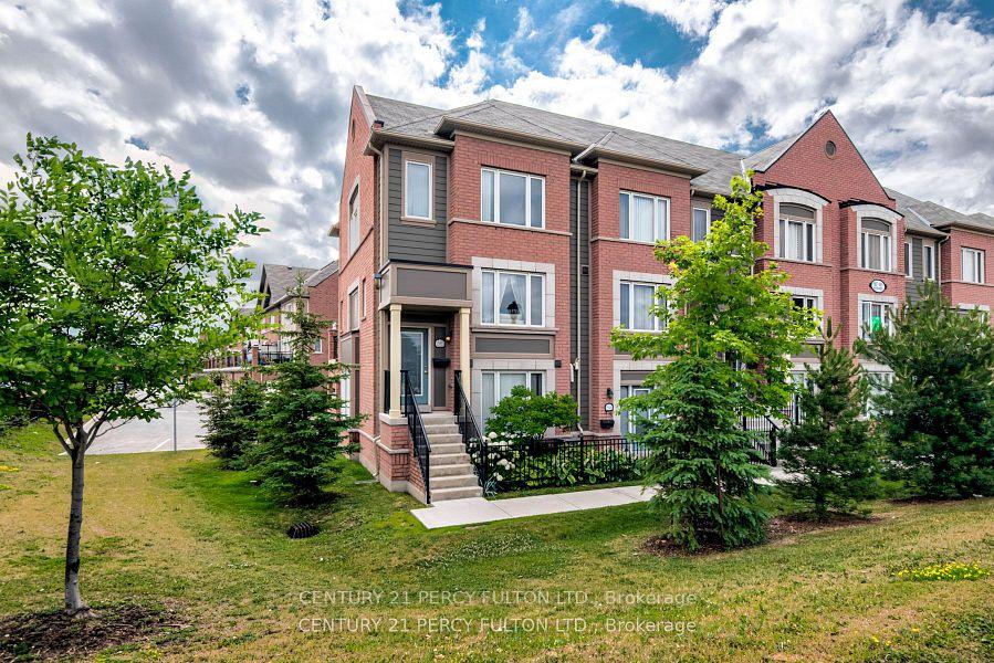 Front of 15951 Bayview Avenue