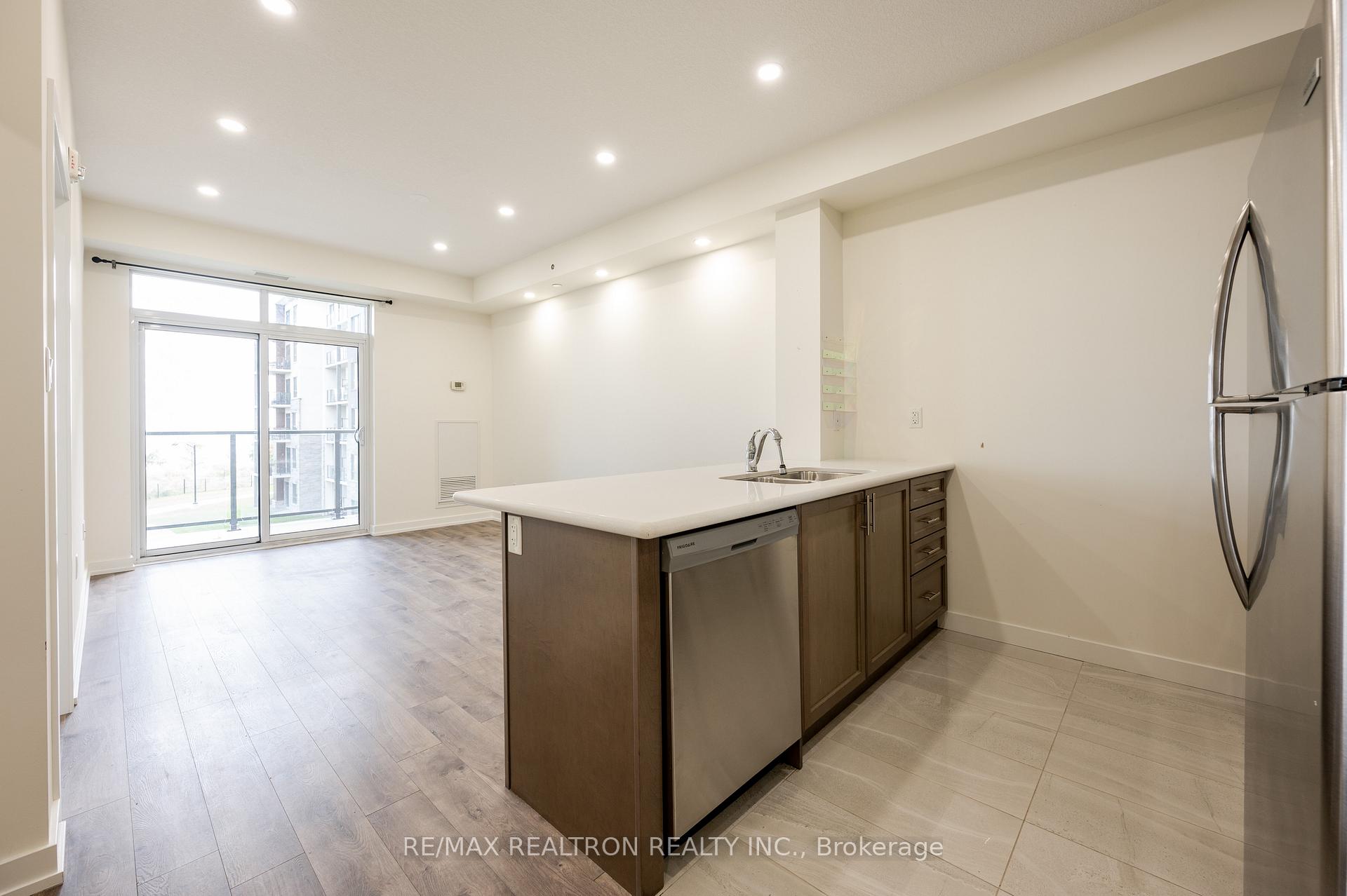 Photo 3 of Unit 339, 101 Shoreview Place, Hamilton, Stoney Creek — HOMEH