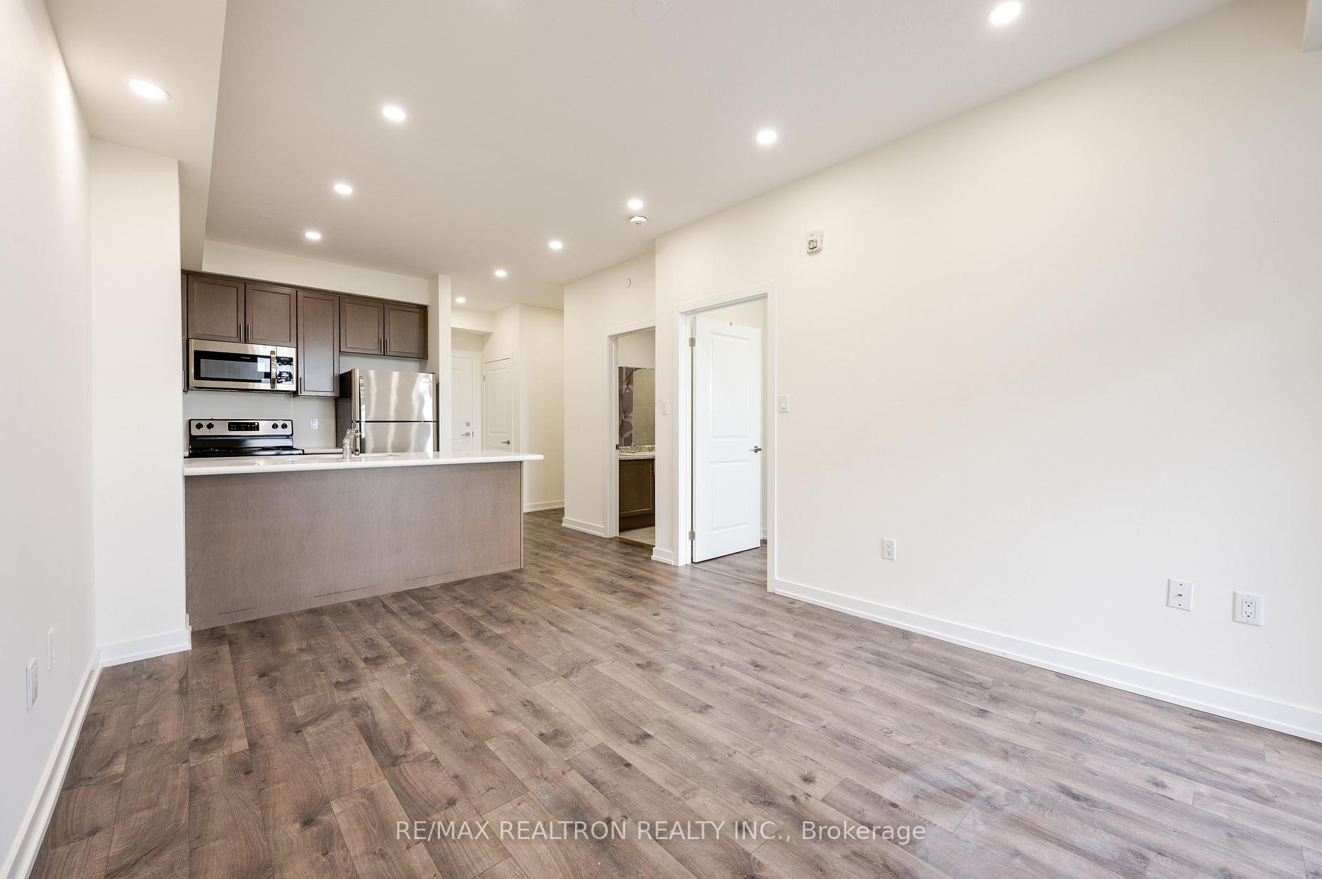 Photo 8 of Unit 339, 101 Shoreview Place, Hamilton, Stoney Creek — HOMEH