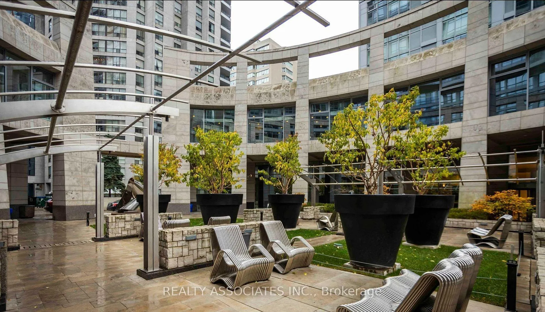 Photo 4 of Unit 2704, 2191 Yonge Street, Toronto, Mount Pleasant West — HOMEH