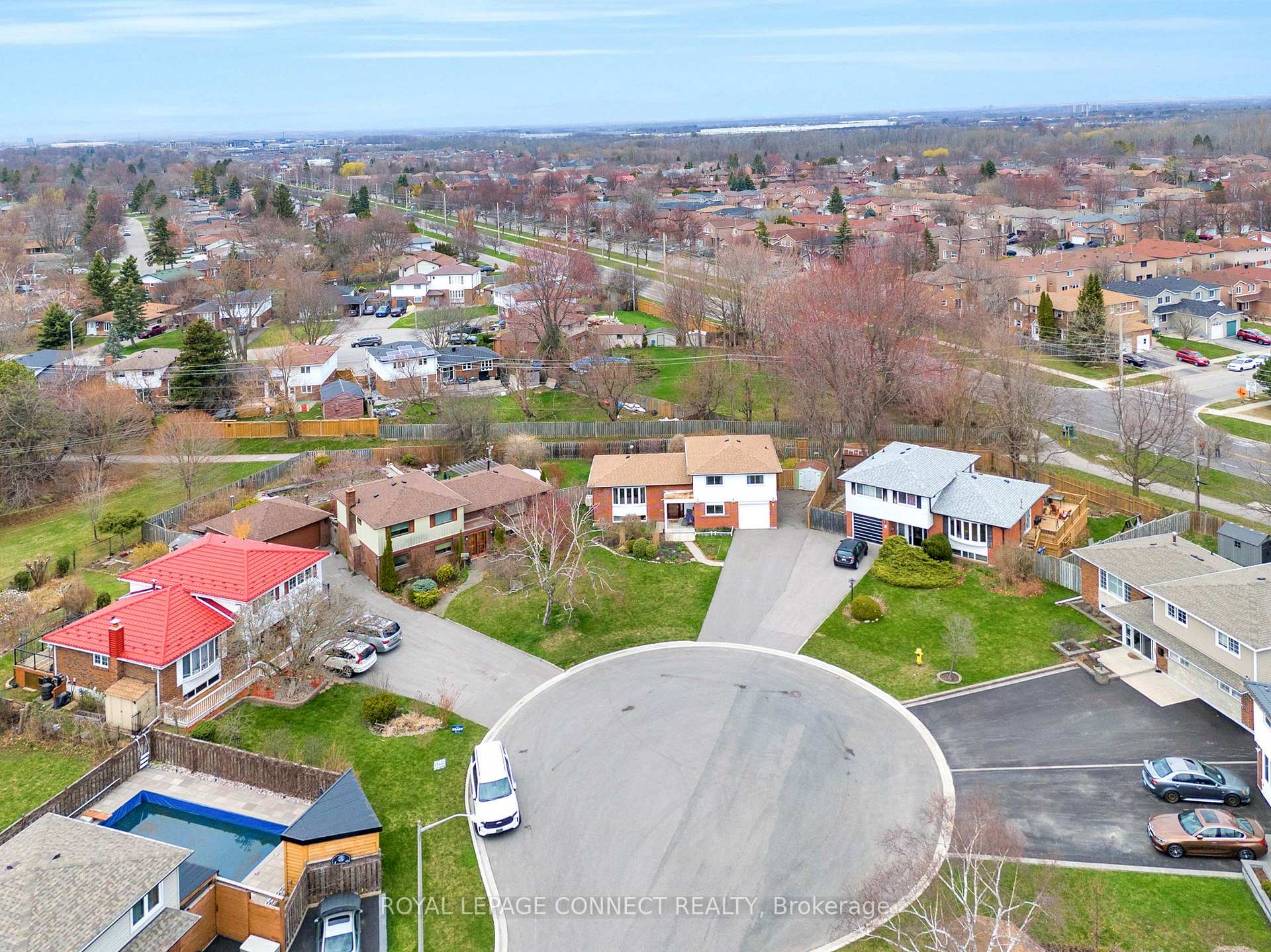 Photo 2 of 8 Graham Court, Ajax, South East — HOMEH