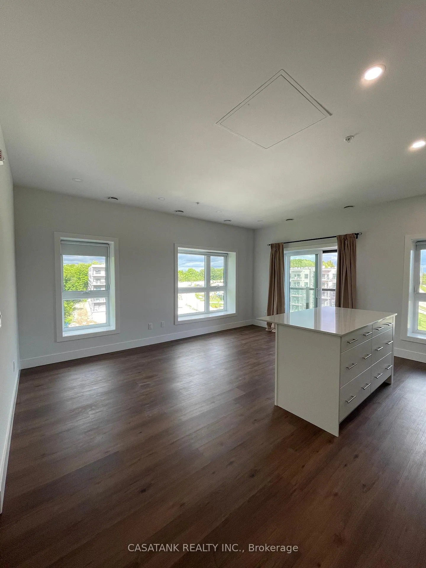 Photo 8 of Unit 613, 1000 Lackner Place, Kitchener — HOMEH
