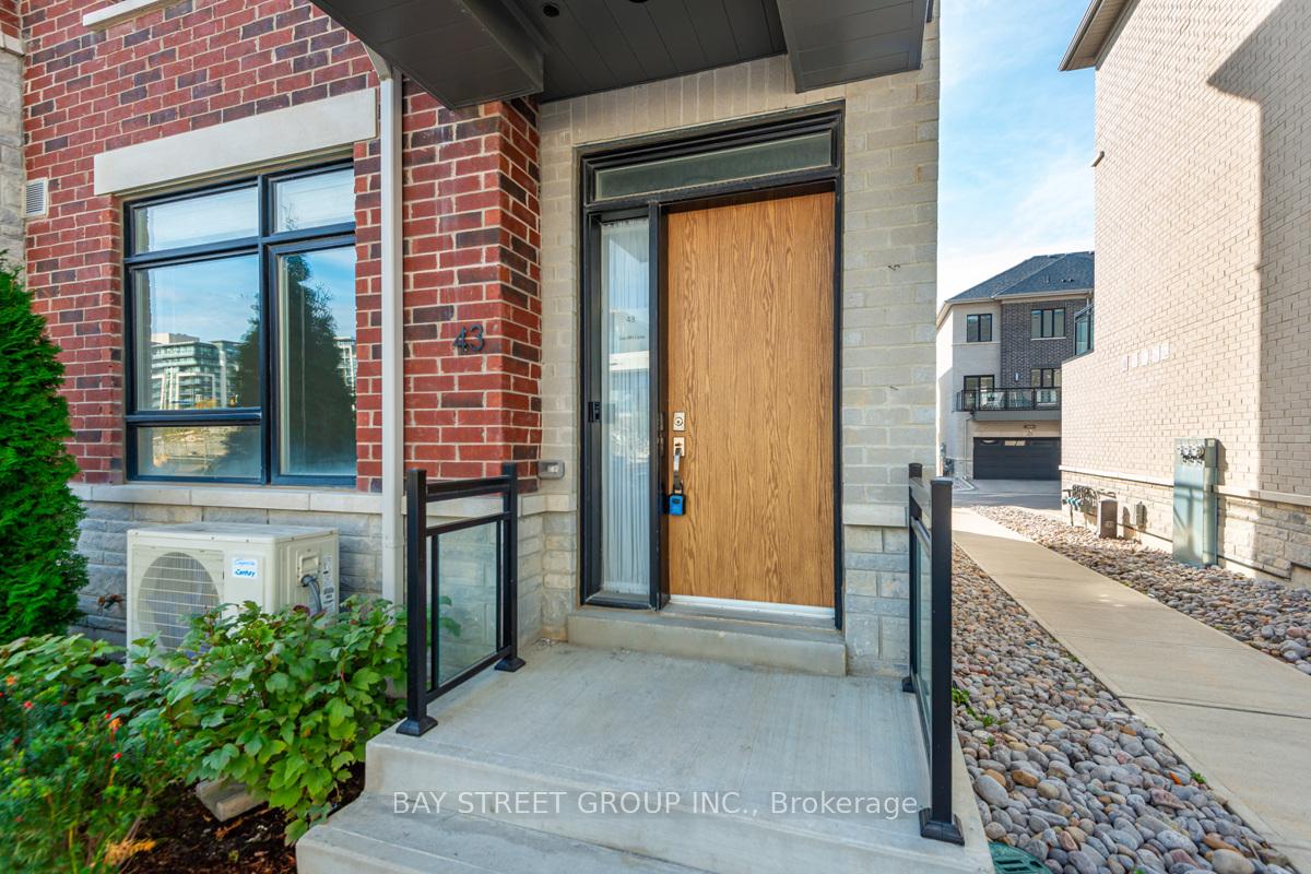 Photo 3 of 43 Gandhi Lane, Markham, Commerce Valley — HOMEH