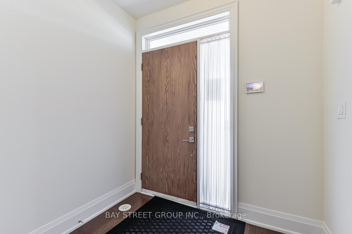 Photo 4 of 43 Gandhi Lane, Markham, Commerce Valley — HOMEH