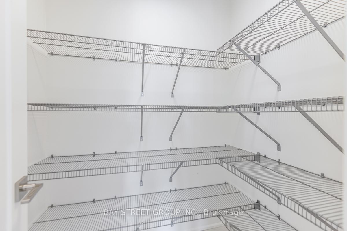 Photo 22 of 43 Gandhi Lane, Markham, Commerce Valley — HOMEH