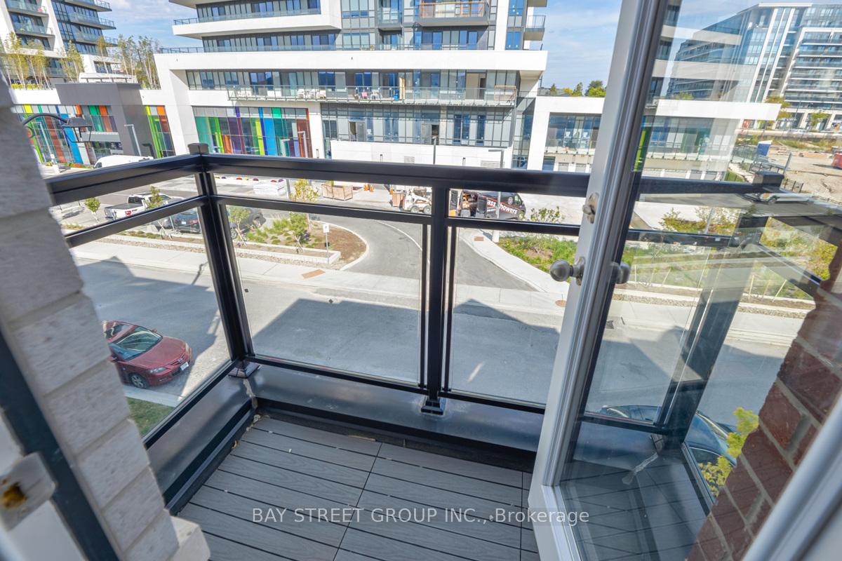Photo 32 of 43 Gandhi Lane, Markham, Commerce Valley — HOMEH