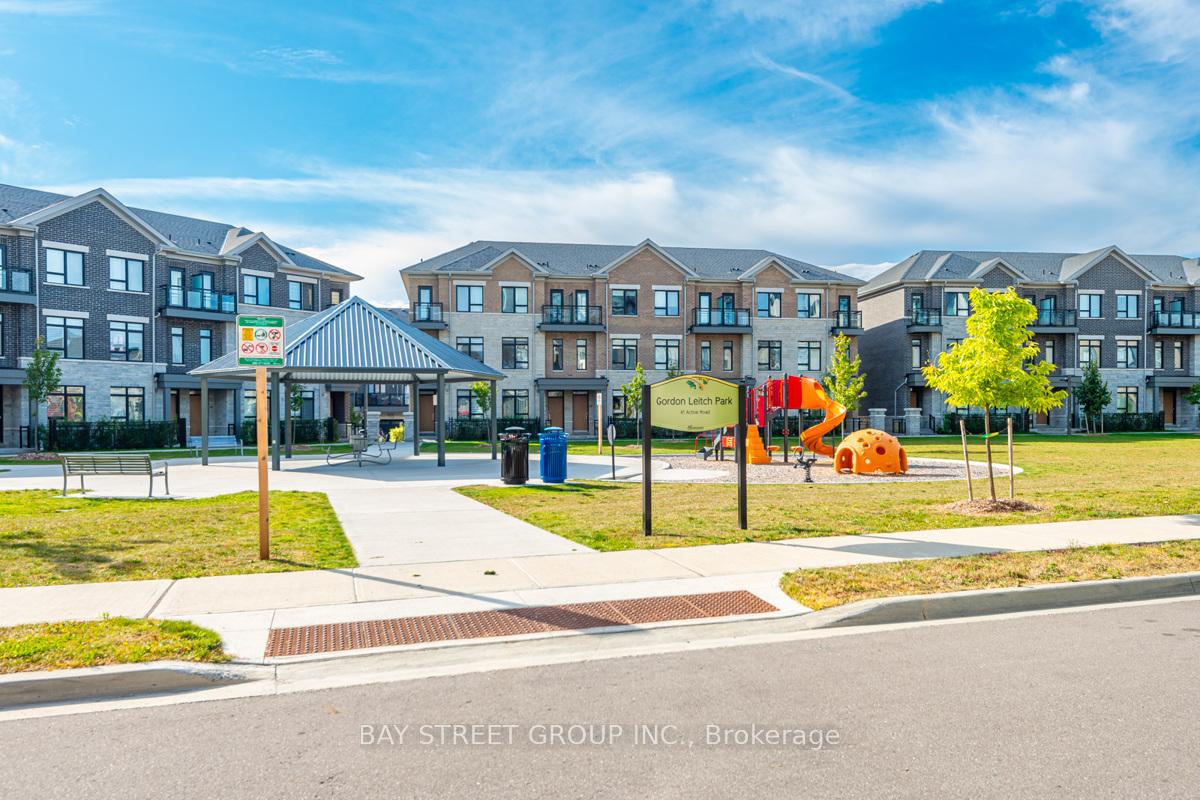 Photo 37 of 43 Gandhi Lane, Markham, Commerce Valley — HOMEH