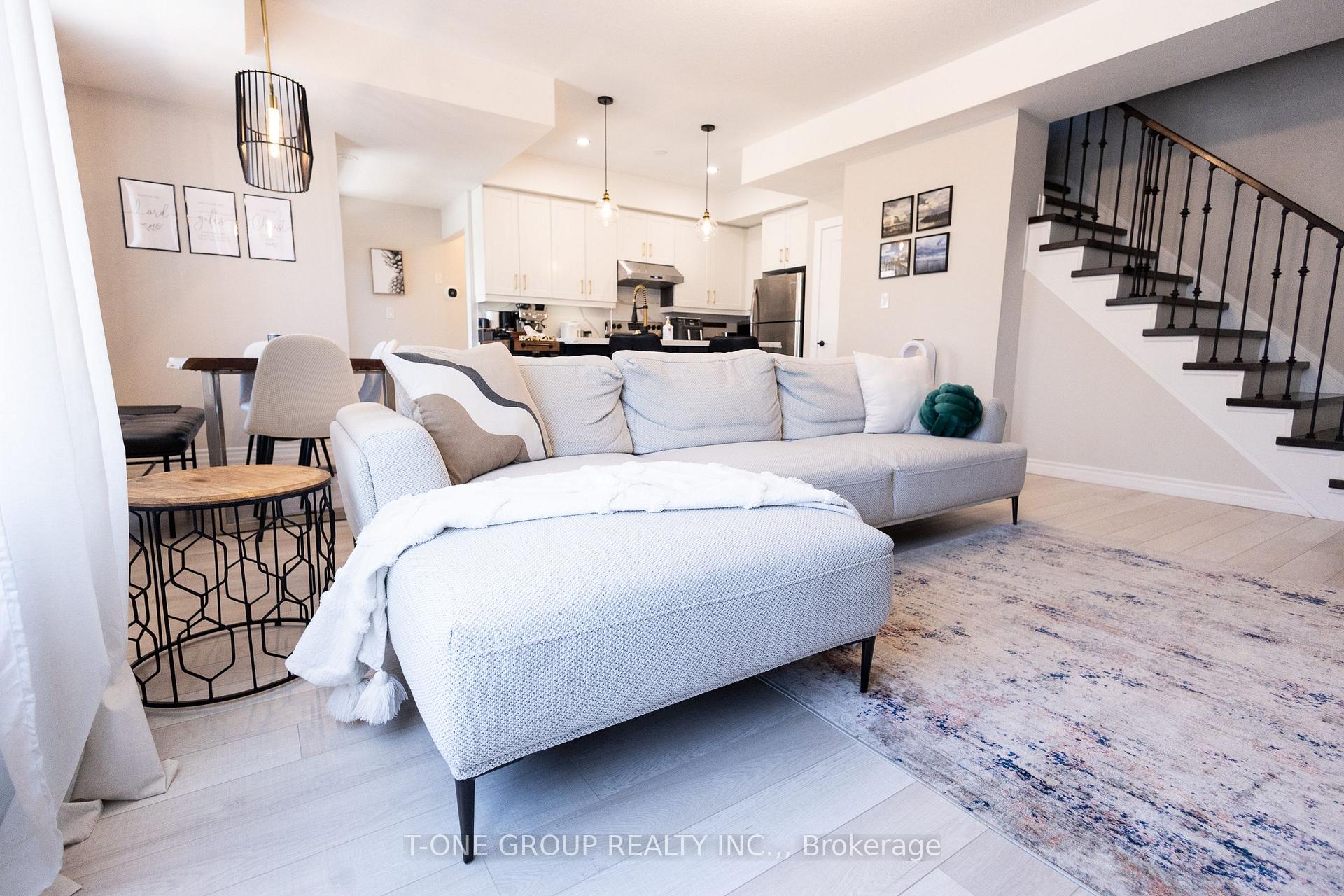 Photo 2 of Unit 7, 2728 William Jackson Drive, Pickering, Duffin Heights — HOMEH
