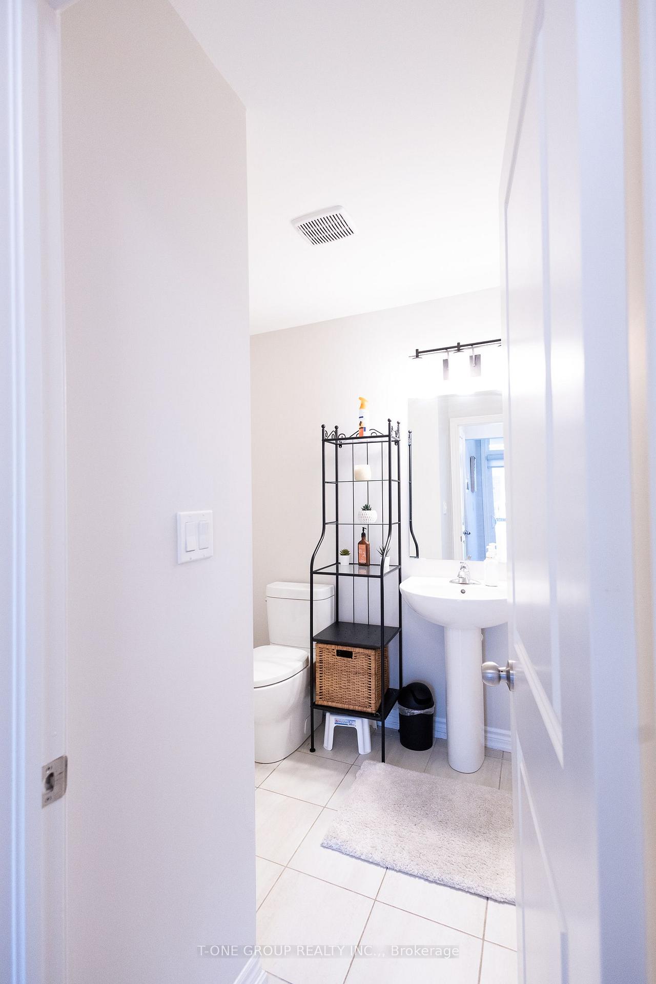 Photo 9 of Unit 7, 2728 William Jackson Drive, Pickering, Duffin Heights — HOMEH