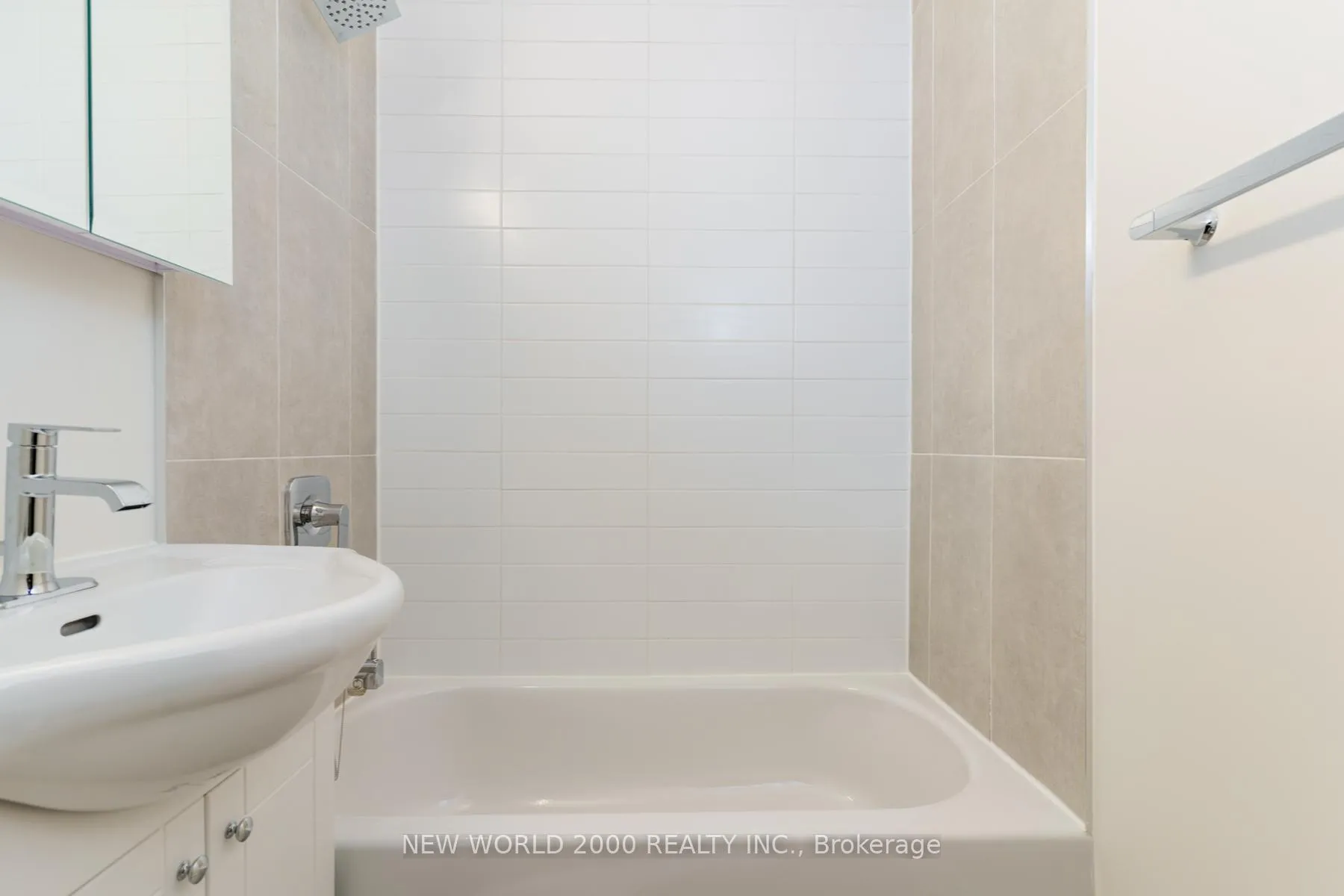 Photo 9 of Unit 303, 1220 Bayview Avenue, Toronto, Leaside — HOMEH
