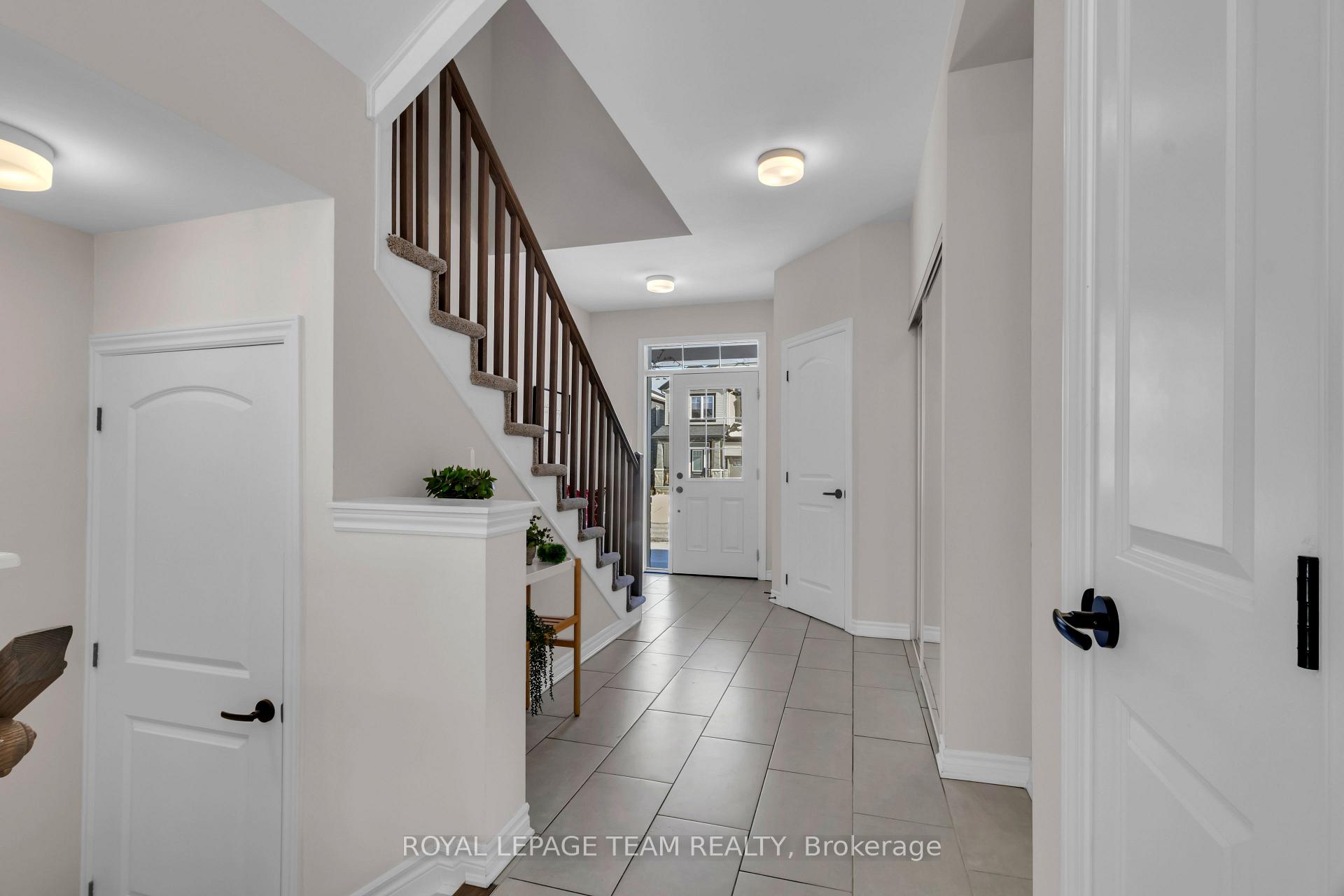 Photo 2 of 906 Nokomis Place, Ottawa, Barrhaven - Half Moon Bay — HOMEH