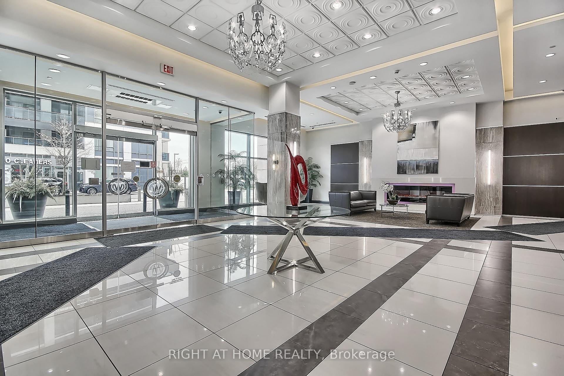 Photo 3 of Unit 422, 7161 Yonge Street, Markham, Thornhill — HOMEH