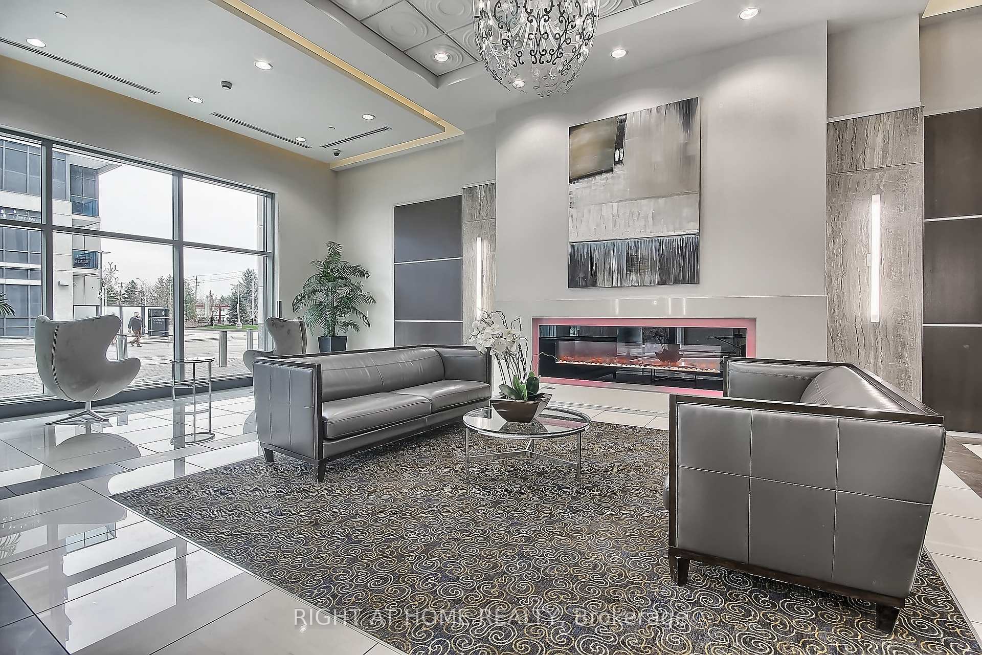 Photo 4 of Unit 422, 7161 Yonge Street, Markham, Thornhill — HOMEH