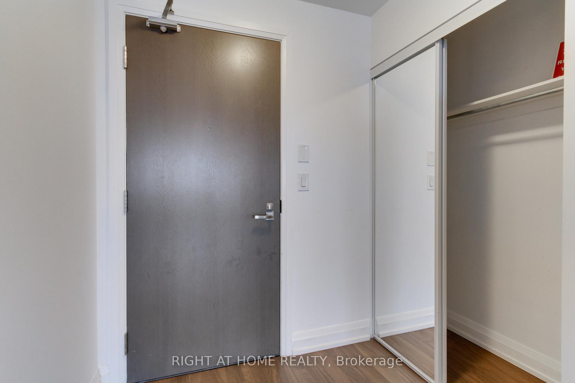 Photo 5 of Unit 422, 7161 Yonge Street, Markham, Thornhill — HOMEH