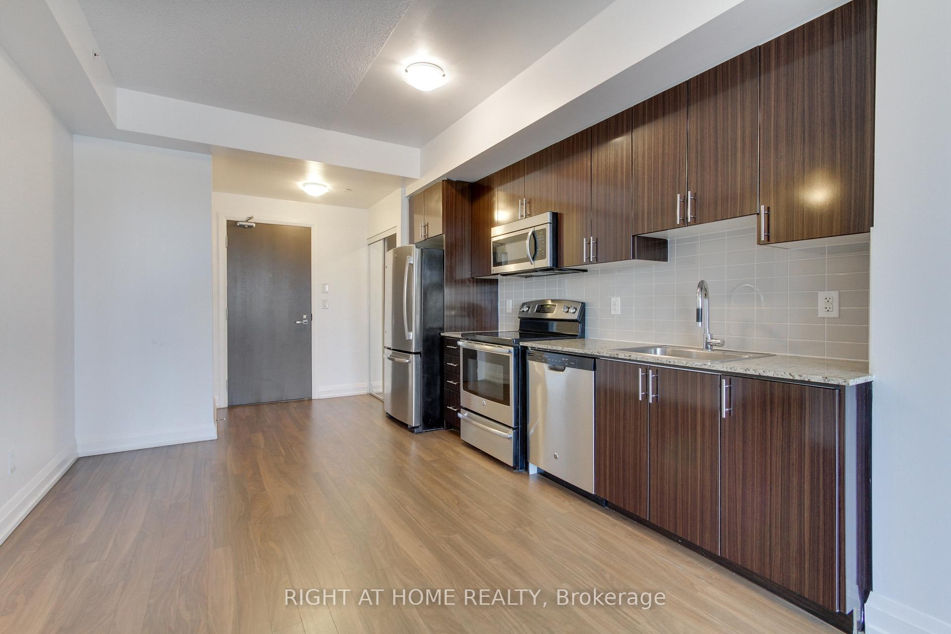 Photo 6 of Unit 422, 7161 Yonge Street, Markham, Thornhill — HOMEH