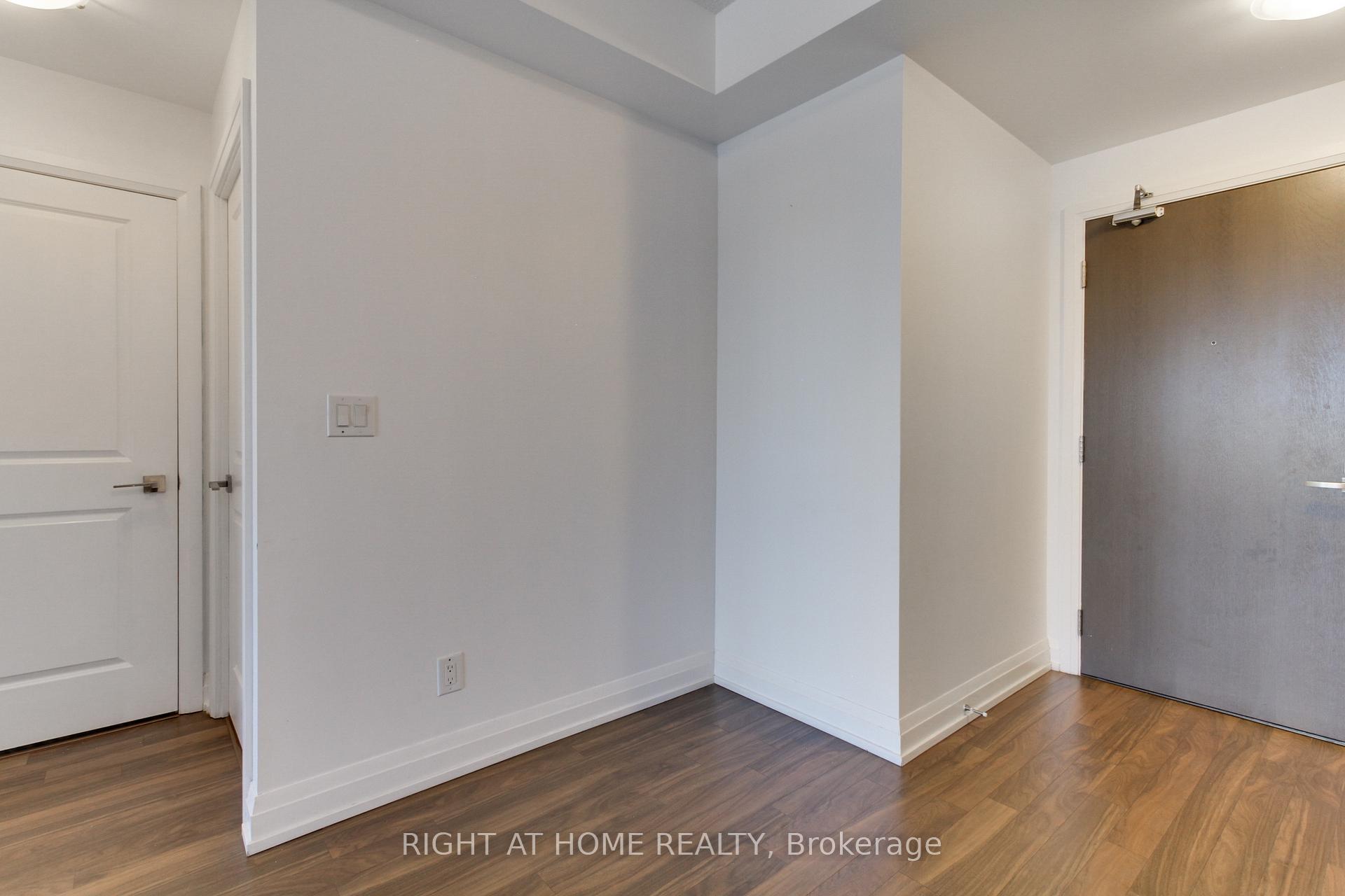 Photo 10 of Unit 422, 7161 Yonge Street, Markham, Thornhill — HOMEH