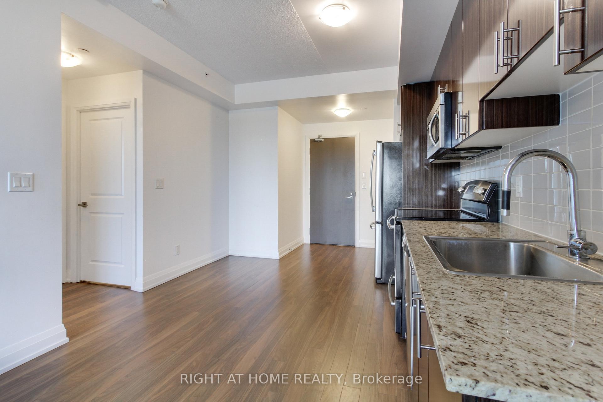 Photo 11 of Unit 422, 7161 Yonge Street, Markham, Thornhill — HOMEH