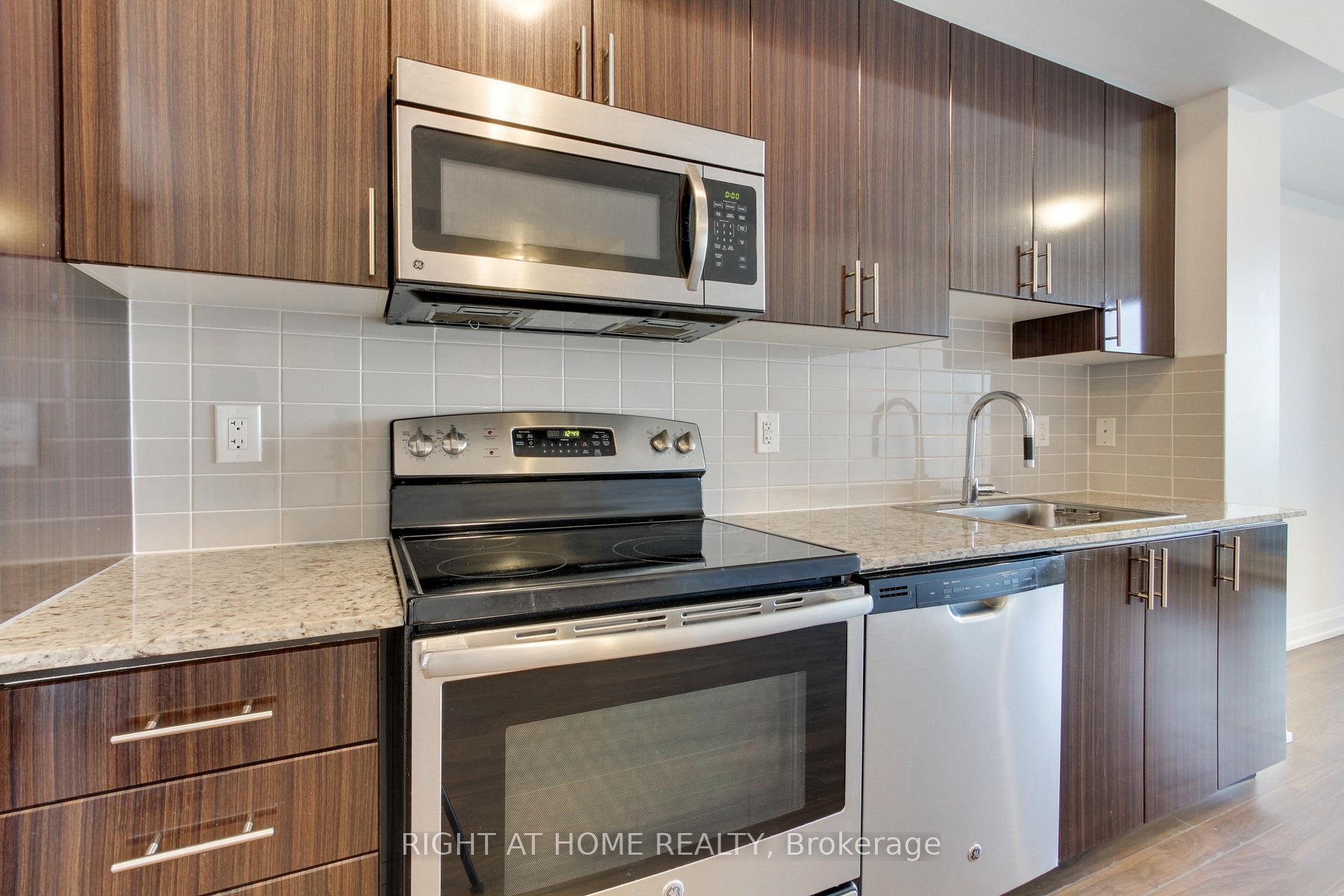 Photo 14 of Unit 422, 7161 Yonge Street, Markham, Thornhill — HOMEH