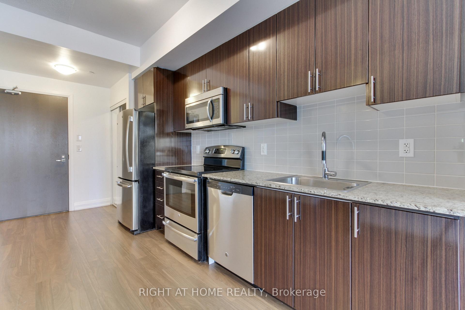 Photo 15 of Unit 422, 7161 Yonge Street, Markham, Thornhill — HOMEH