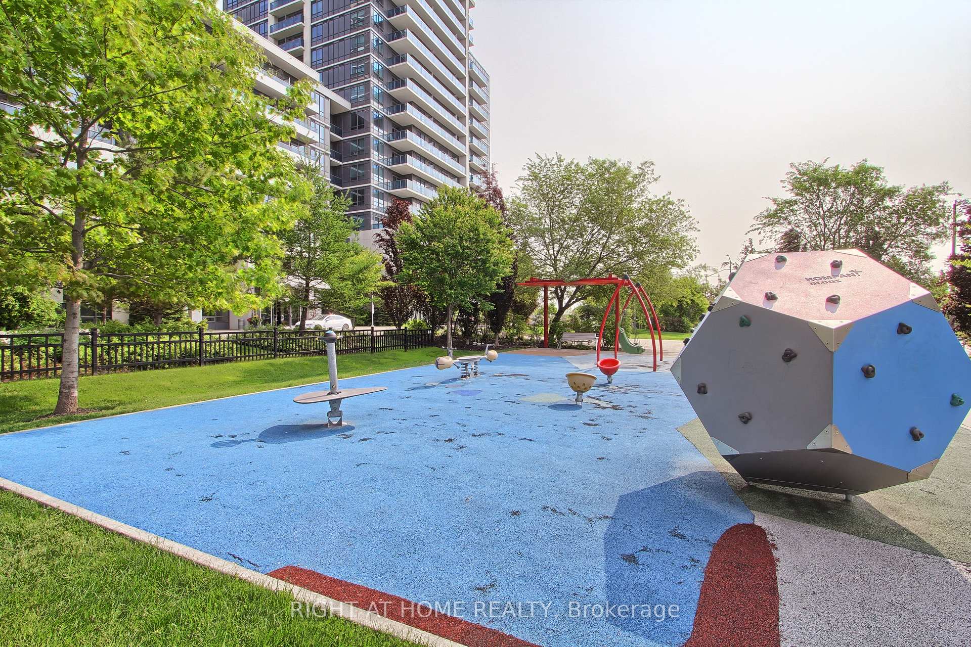 Photo 41 of Unit 422, 7161 Yonge Street, Markham, Thornhill — HOMEH
