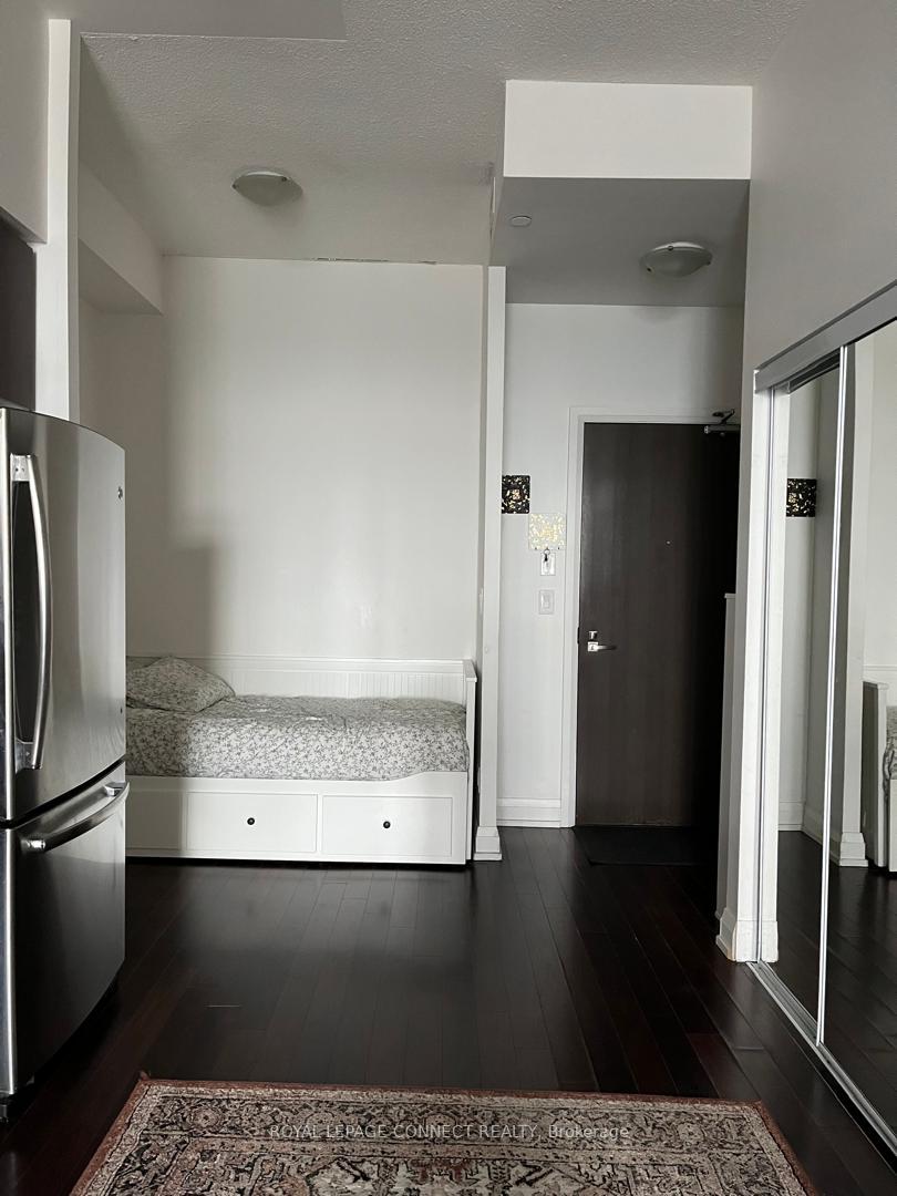 Photo 6 of Unit 906, 7171 Yonge Street, Markham, Thornhill — HOMEH