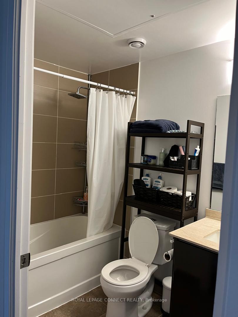 Photo 9 of Unit 906, 7171 Yonge Street, Markham, Thornhill — HOMEH