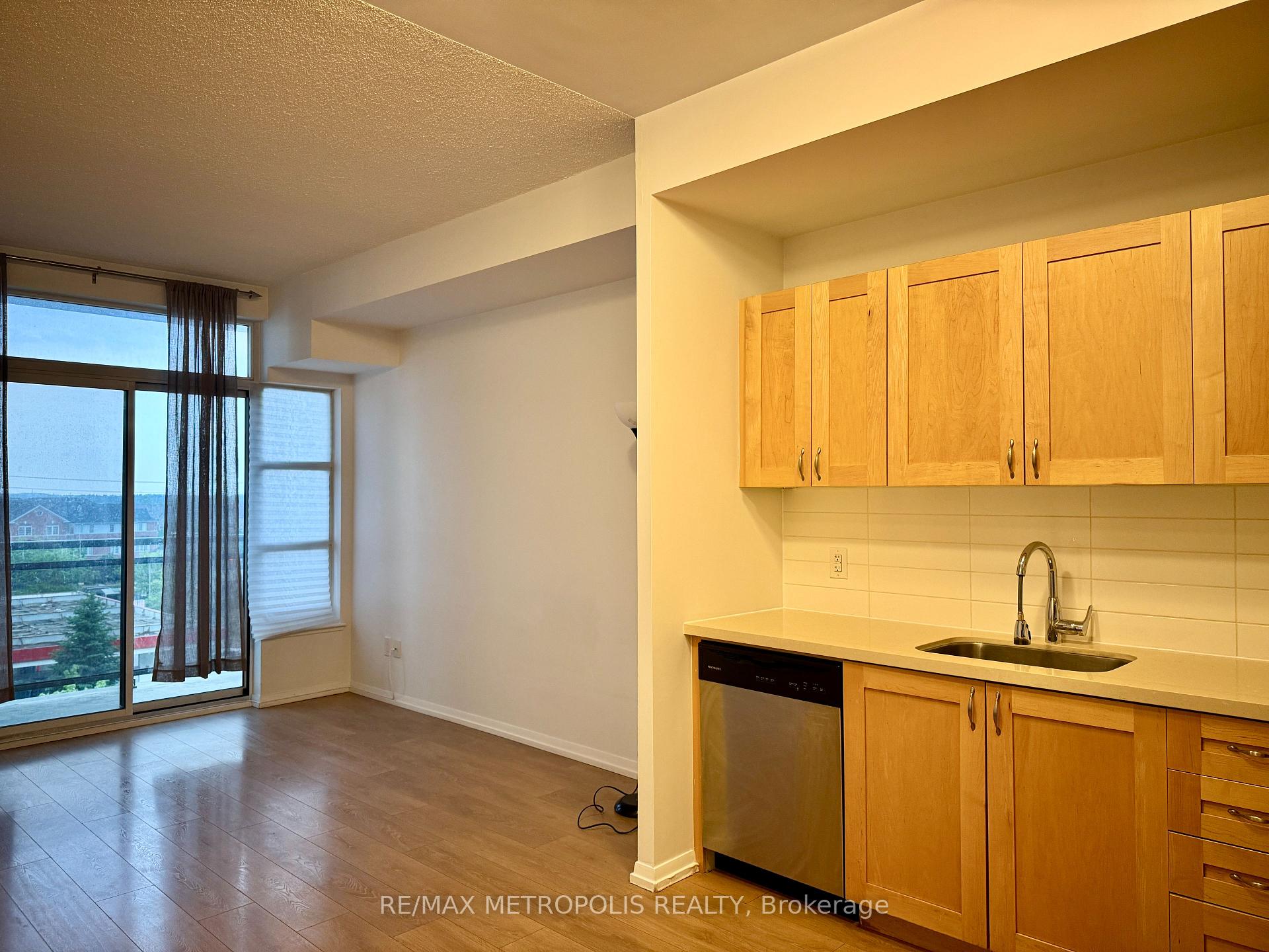 Photo 4 of Unit 536, 540 Bur Oak Avenue, Markham, Berczy — HOMEH