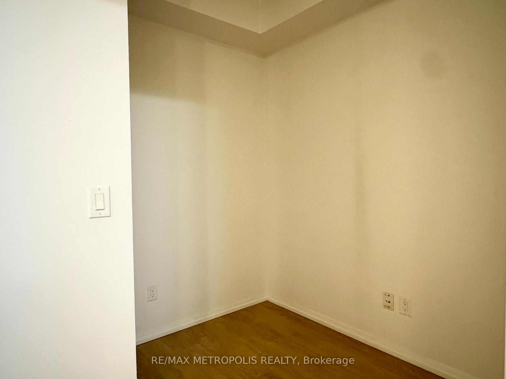 Photo 9 of Unit 536, 540 Bur Oak Avenue, Markham, Berczy — HOMEH