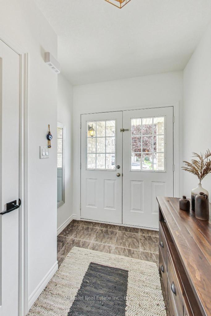 Photo 4 of Unit 1, 39 Panabaker Drive, Hamilton, Ancaster — HOMEH