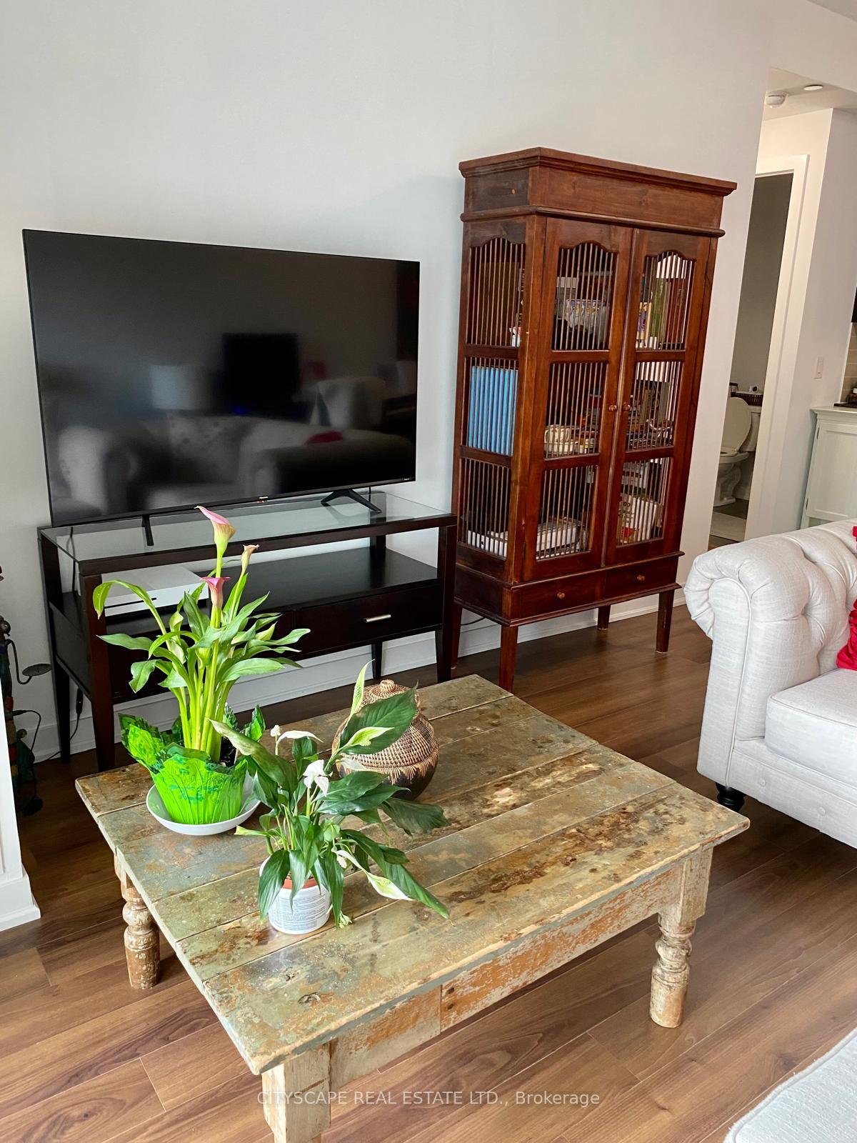 Photo 3 of Unit 411, 60 Berwick Avenue, Toronto, Yonge-Eglinton — HOMEH