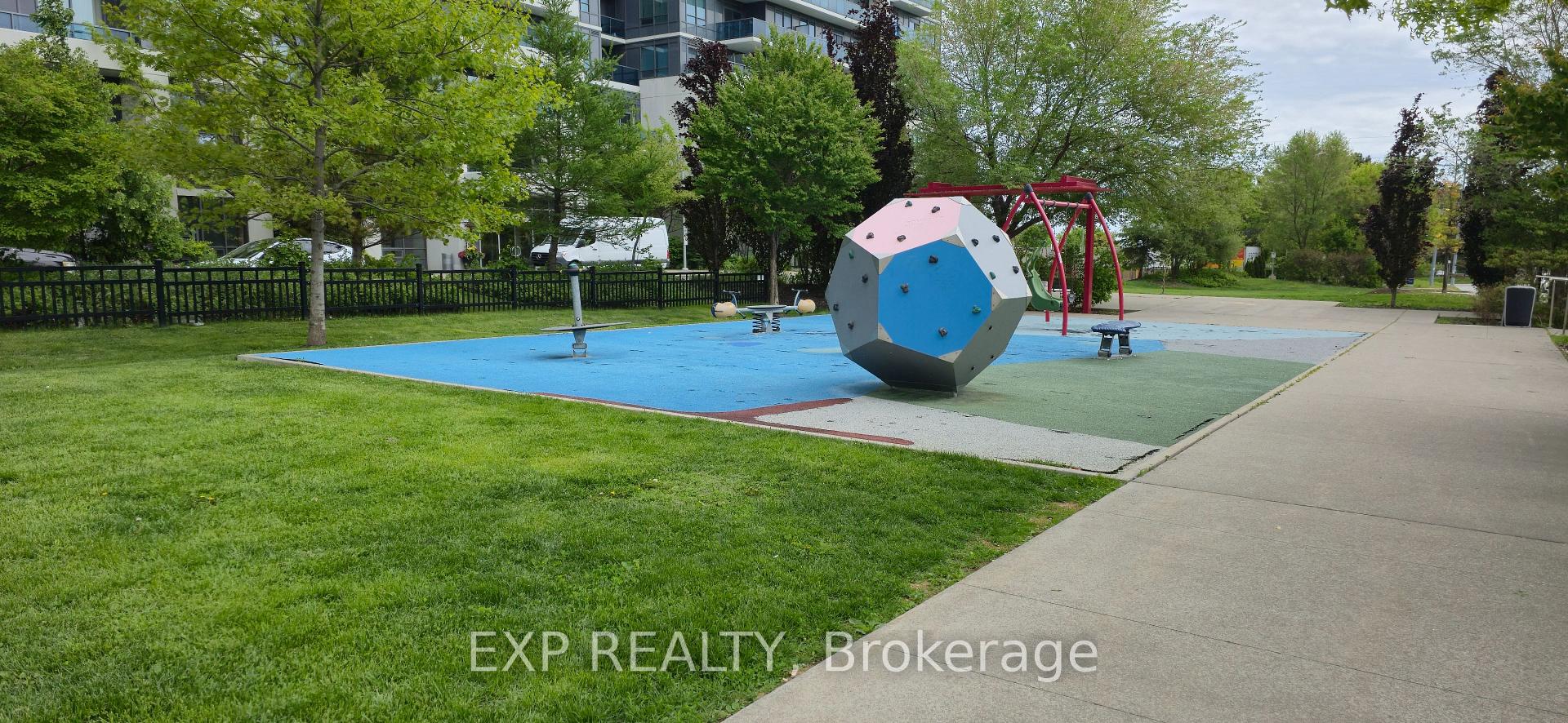 Photo 17 of Unit 1832, 7161 Yonge Street, Markham, Grandview — HOMEH