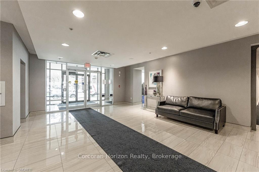 Photo 5 of Unit 810, 85 Robinson Street, Hamilton, Durand — HOMEH
