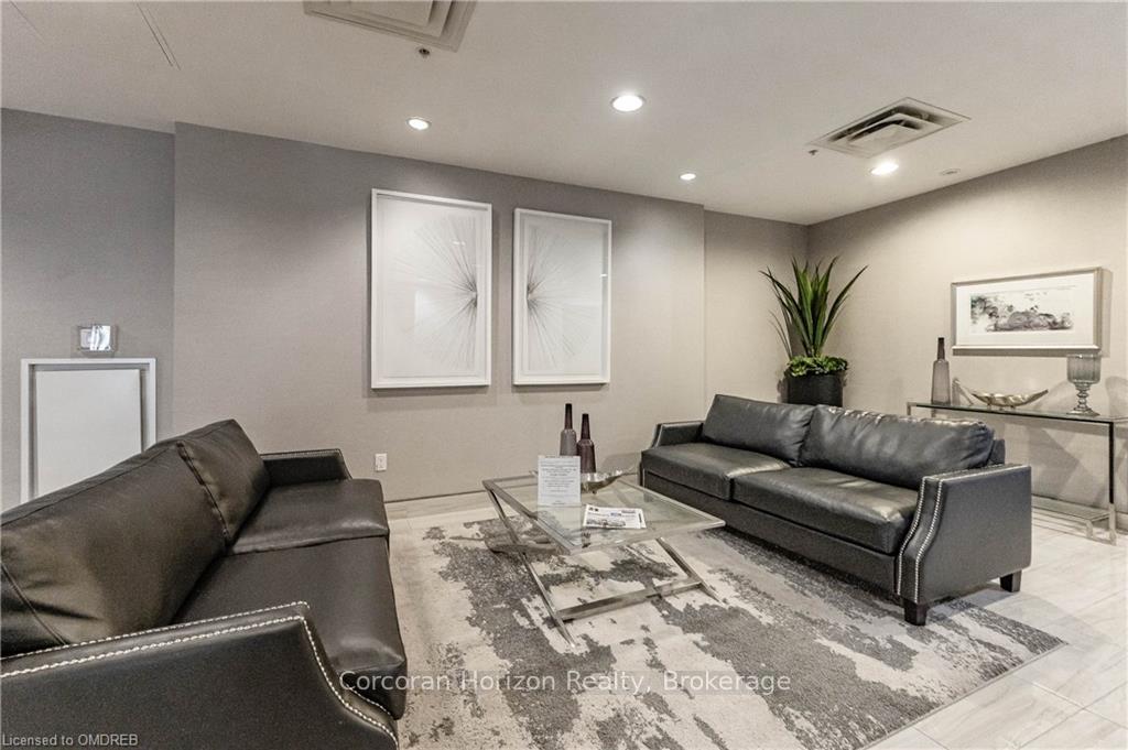 Photo 6 of Unit 810, 85 Robinson Street, Hamilton, Durand — HOMEH