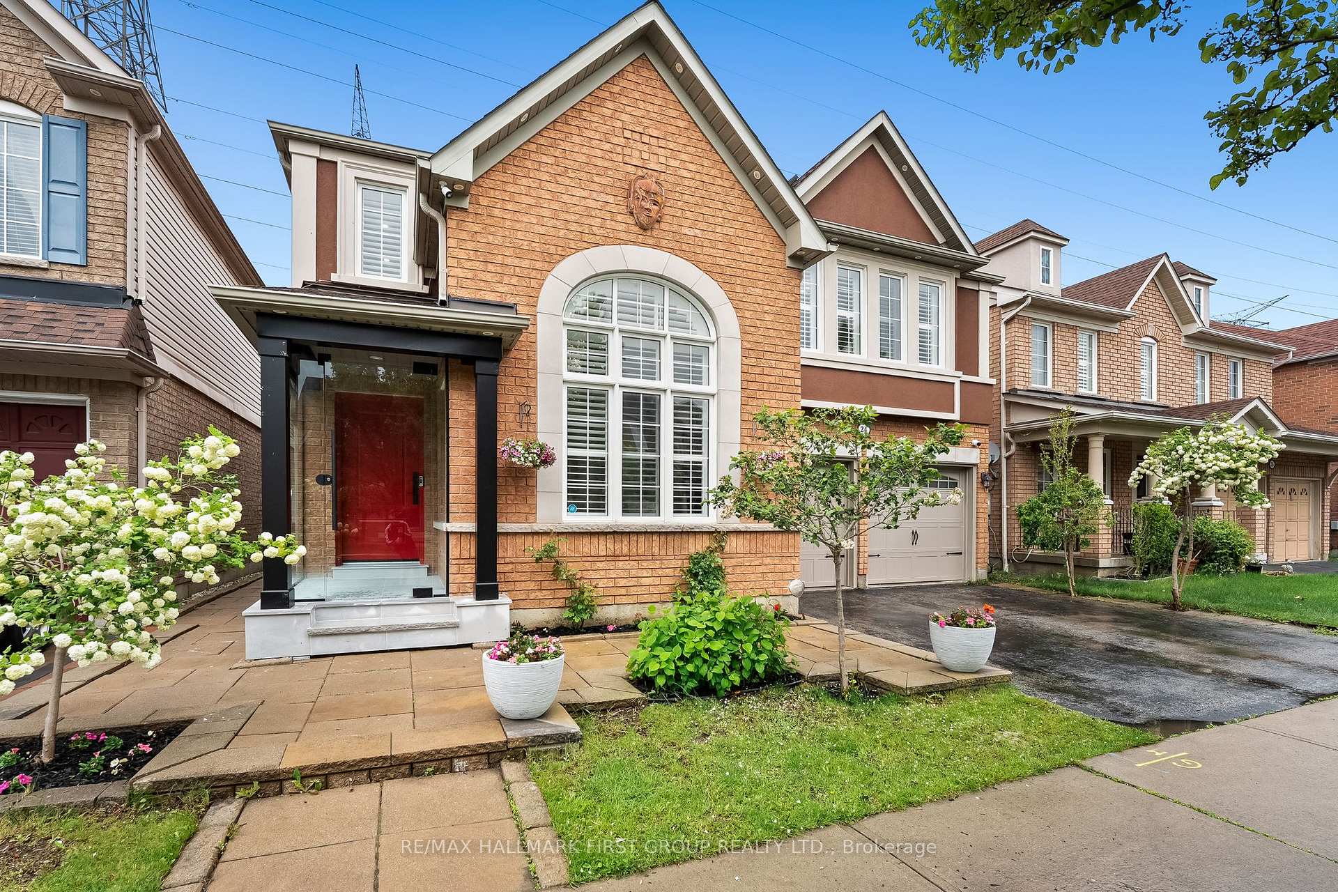 Photo 4 of 24 Grainger Crescent, Ajax, Northwest Ajax — HOMEH