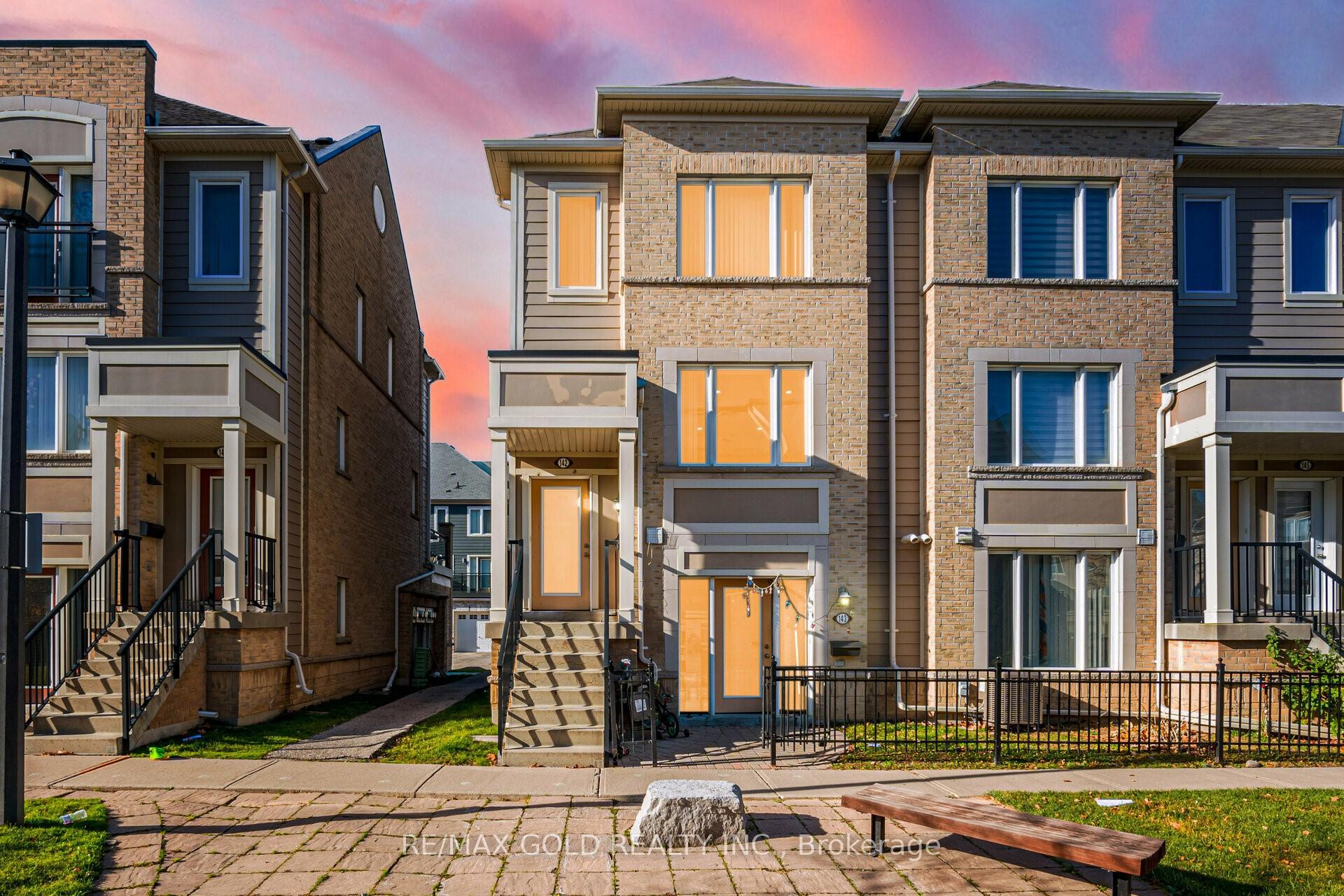 Front of Unit 142, 60 Fairwood Circle