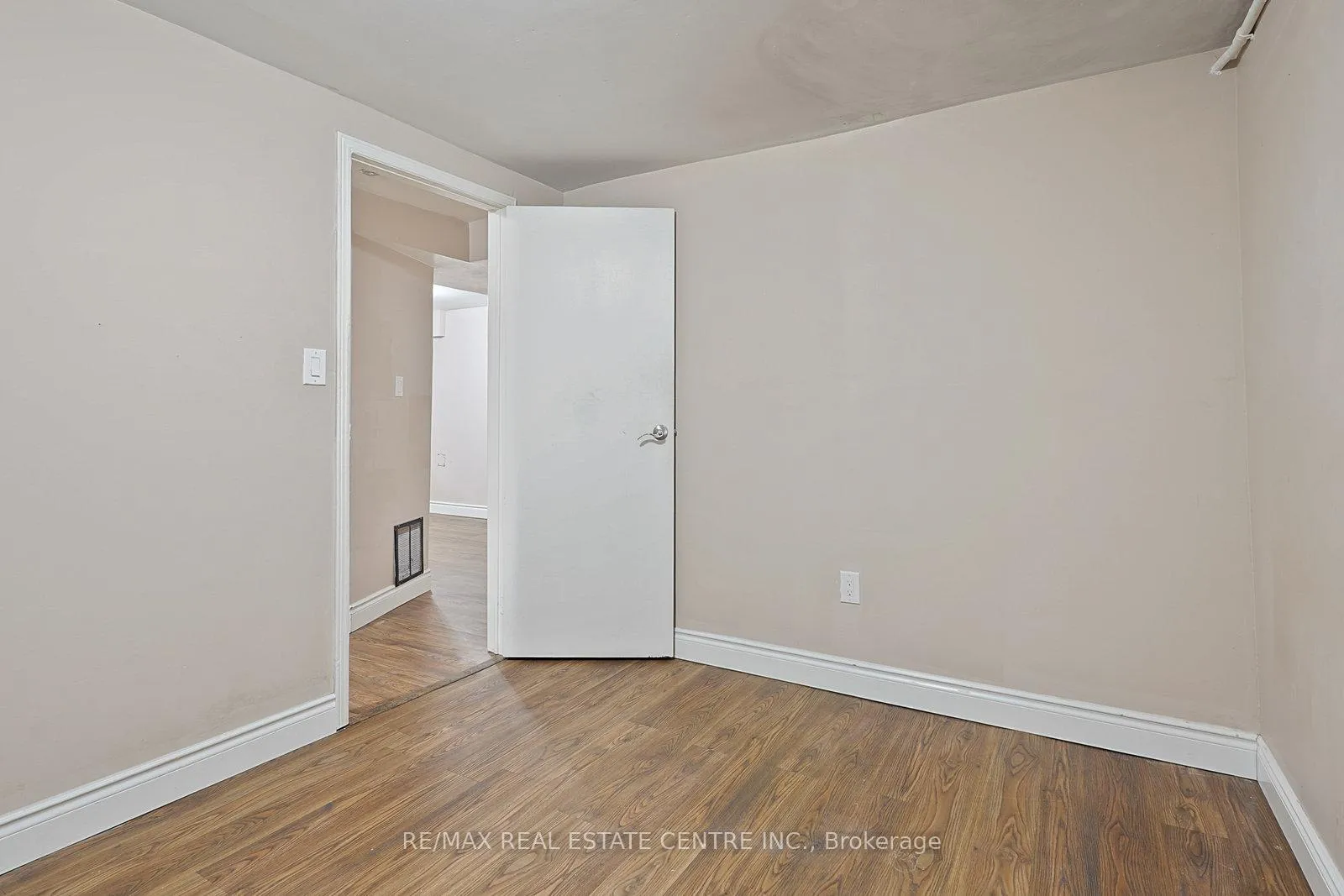 Photo 16 of Unit Lower, 89 Forsythia Road, Brampton, Southgate — HOMEH