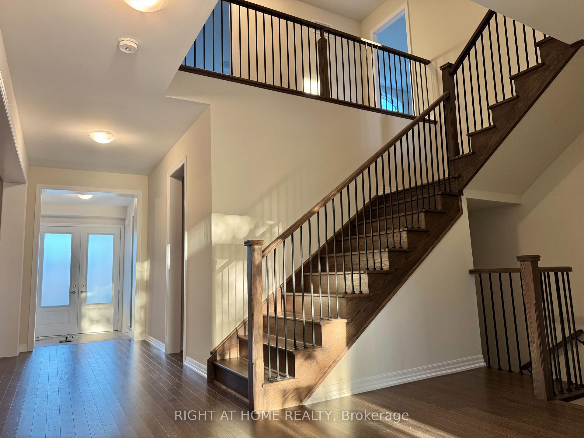 Photo 2 of 211 Sutherland Street S, Clearview, Stayner — HOMEH