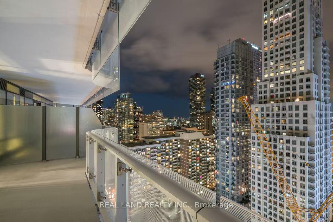 Photo 2 of Unit 2108, 1 Bloor Street E, Toronto, Church-Yonge Corridor — HOMEH