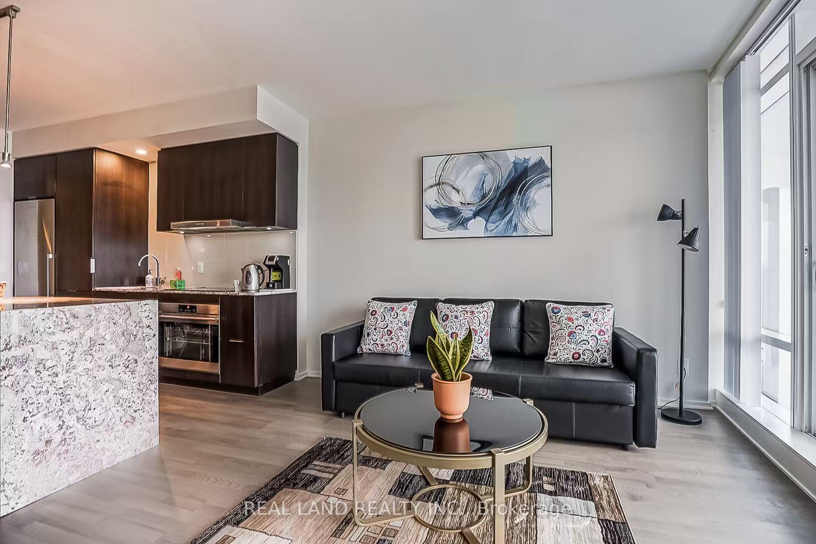 Photo 3 of Unit 2108, 1 Bloor Street E, Toronto, Church-Yonge Corridor — HOMEH